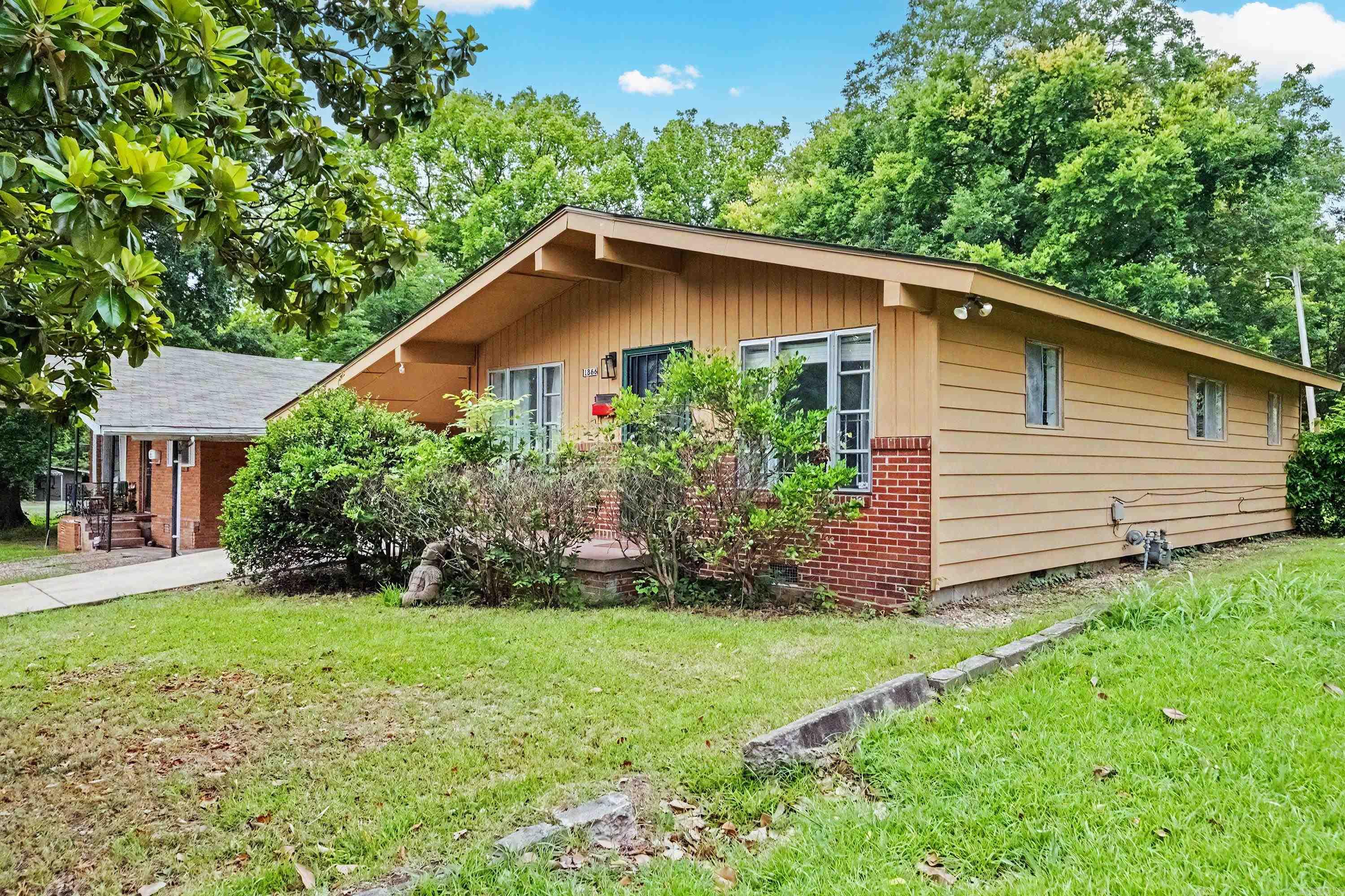 1866 Dennison St  Little Rock, AR