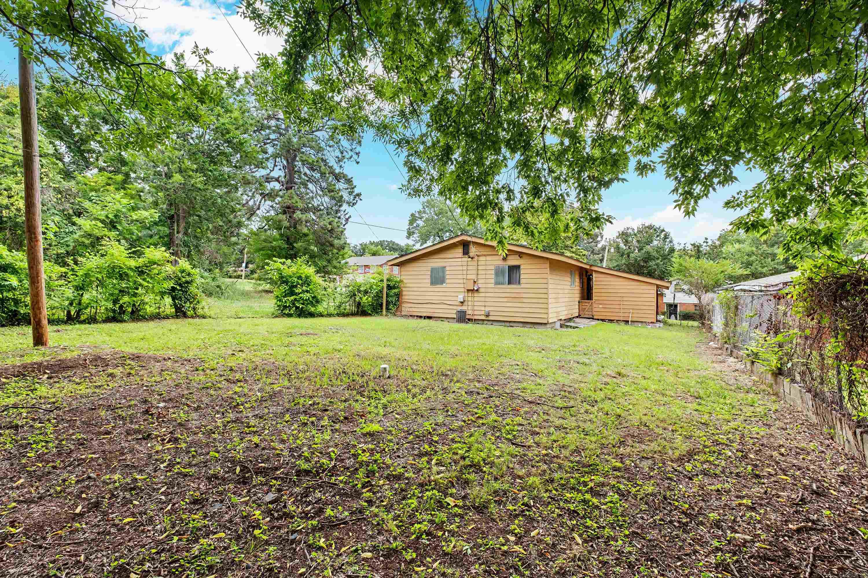 1866 Dennison St  Little Rock, AR