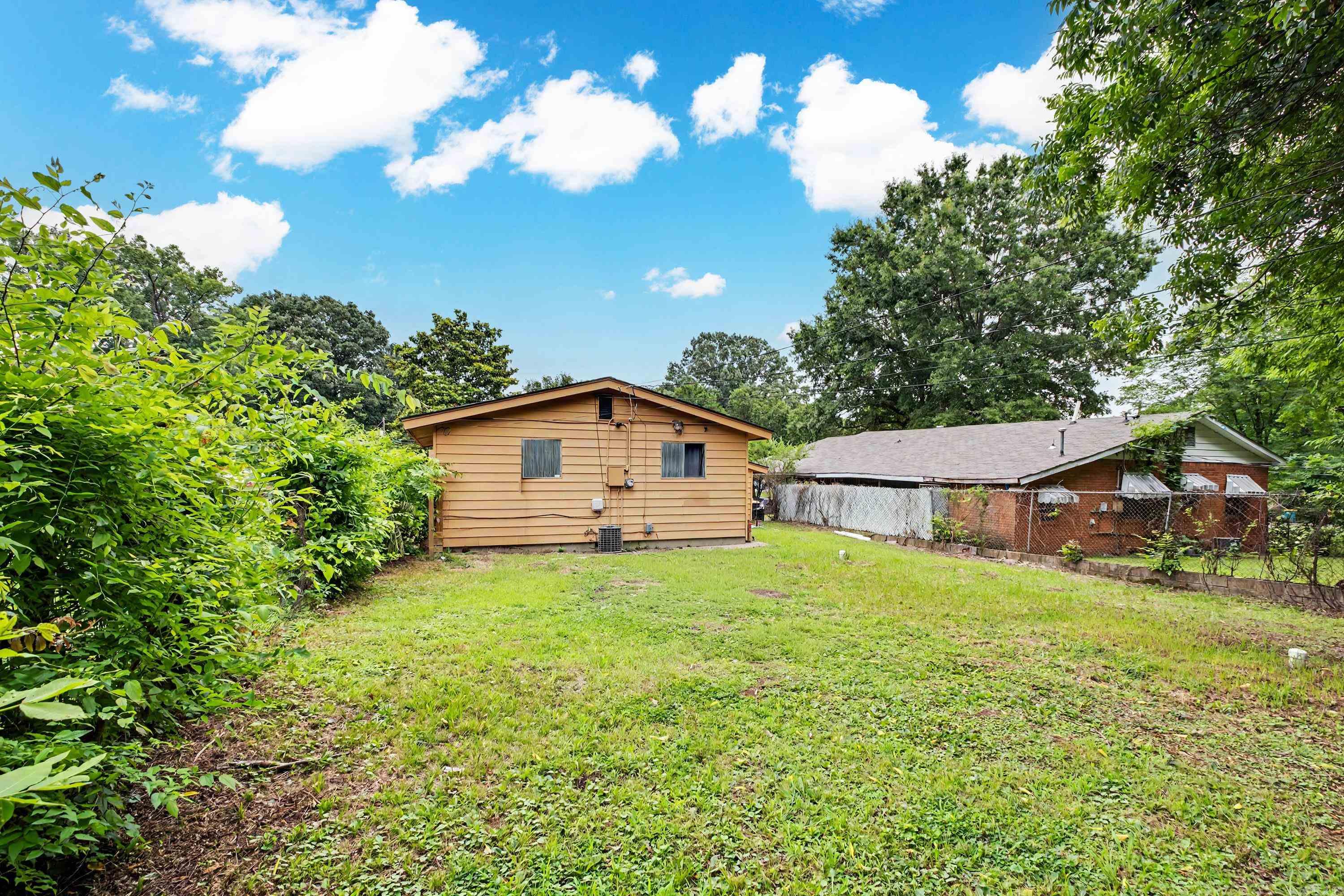 1866 Dennison St  Little Rock, AR