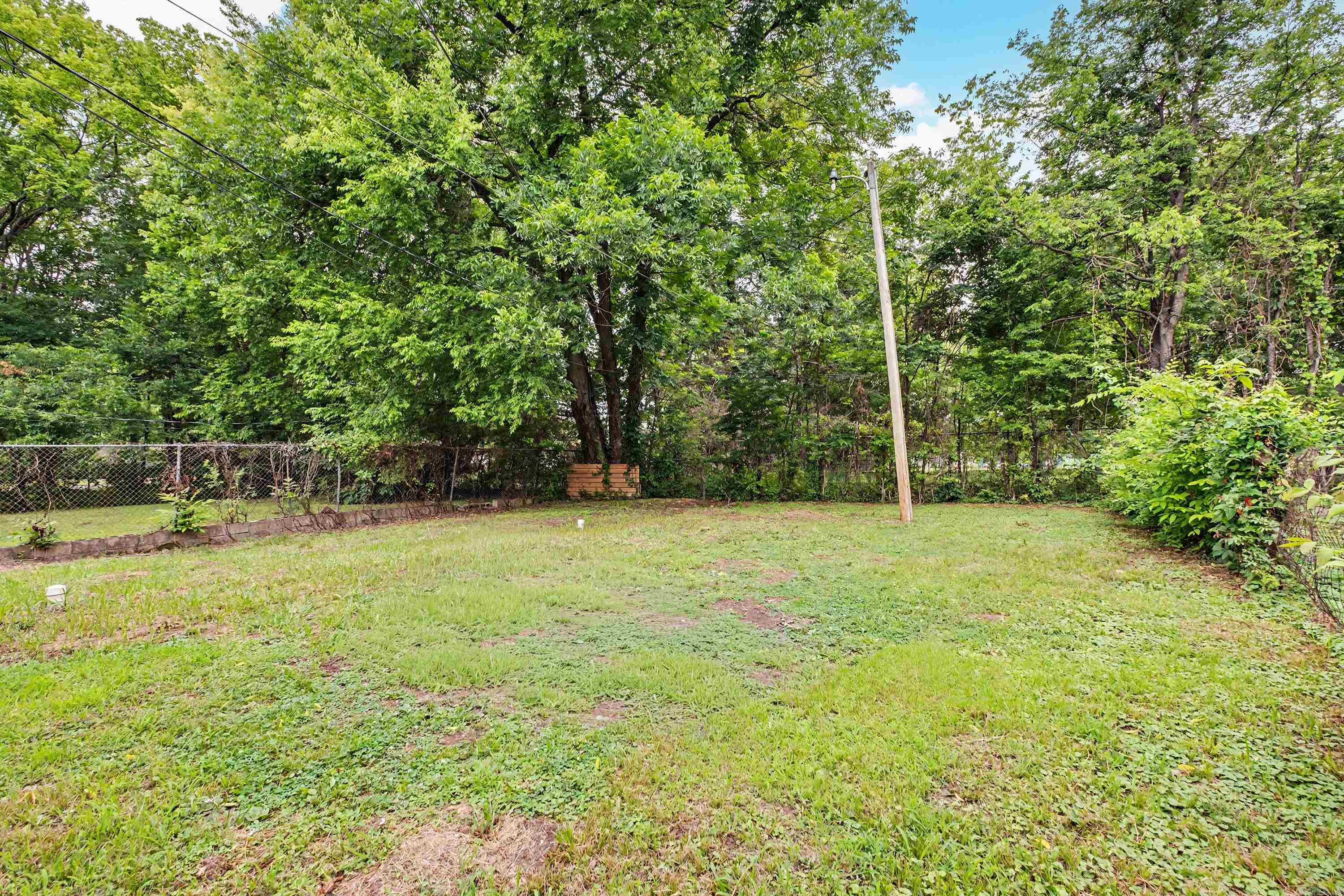 1866 Dennison St  Little Rock, AR