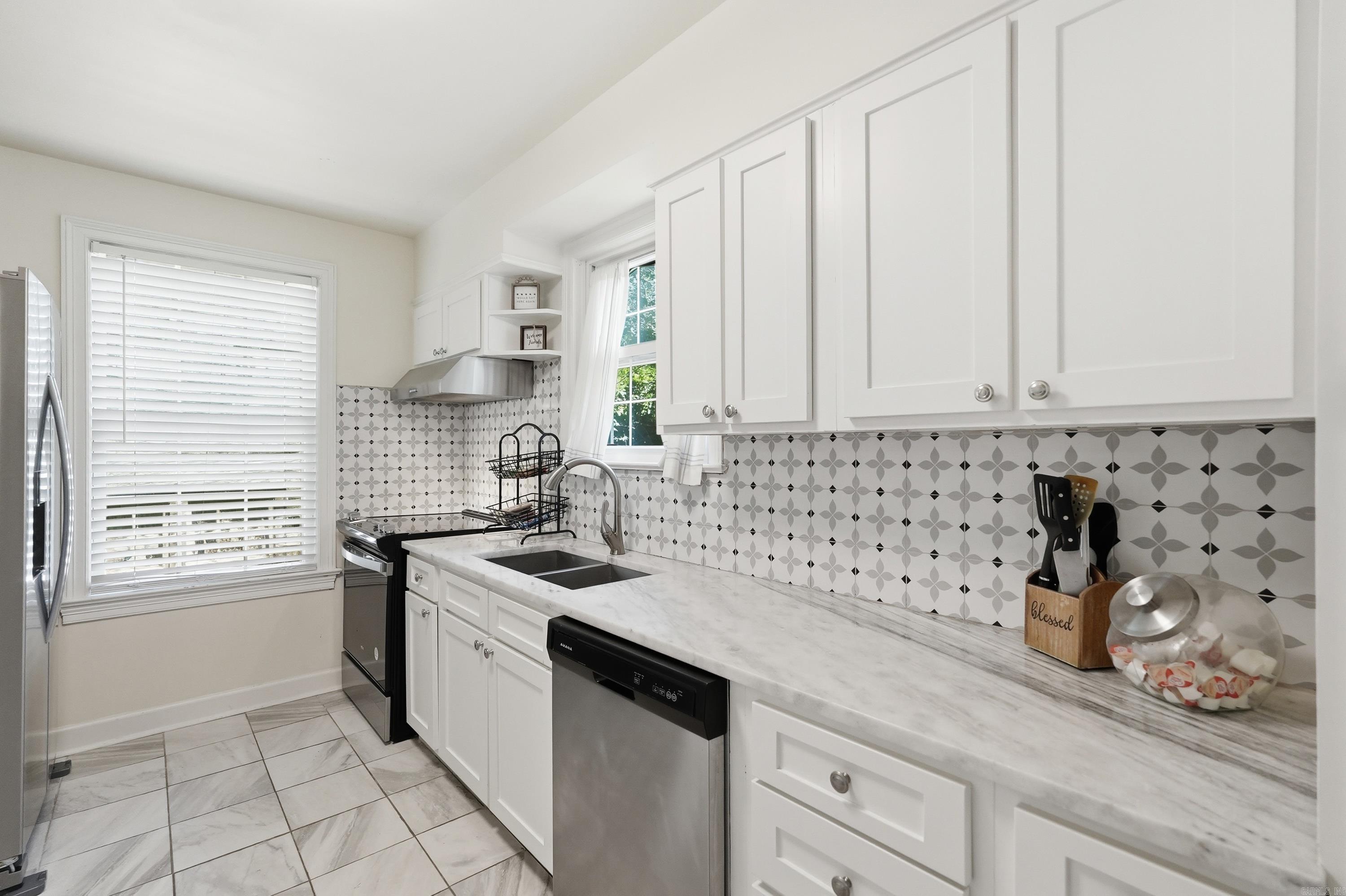 6109 Cantrell  Little Rock, AR