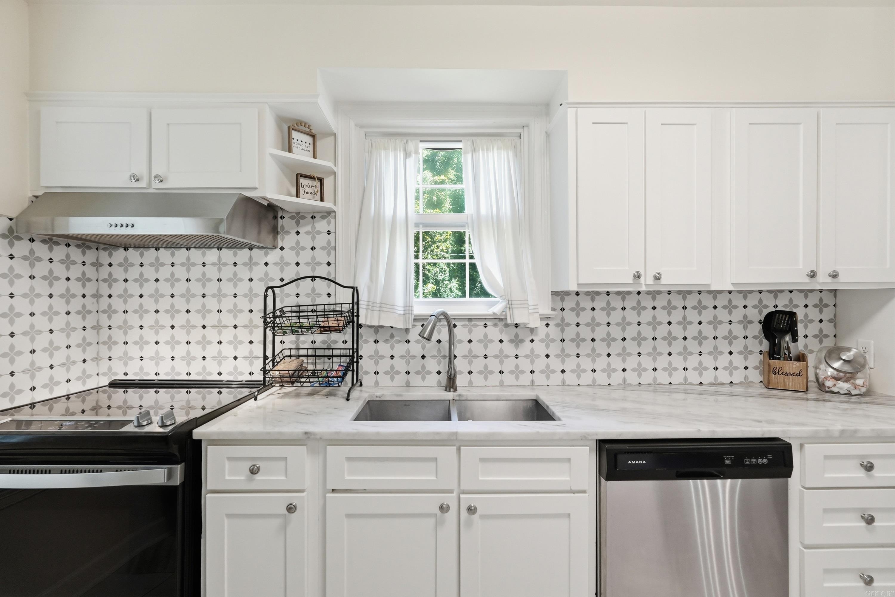 6109 Cantrell  Little Rock, AR