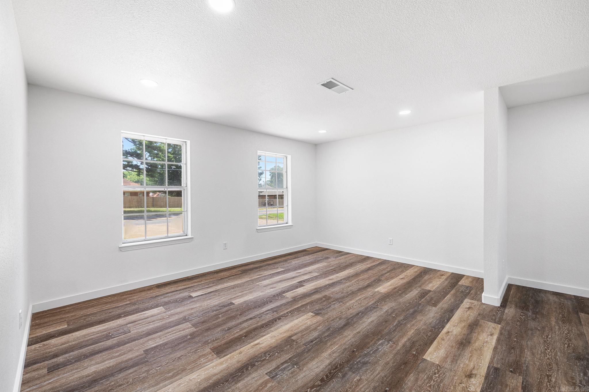1008 N Jp Wright Loop  Jacksonville, AR