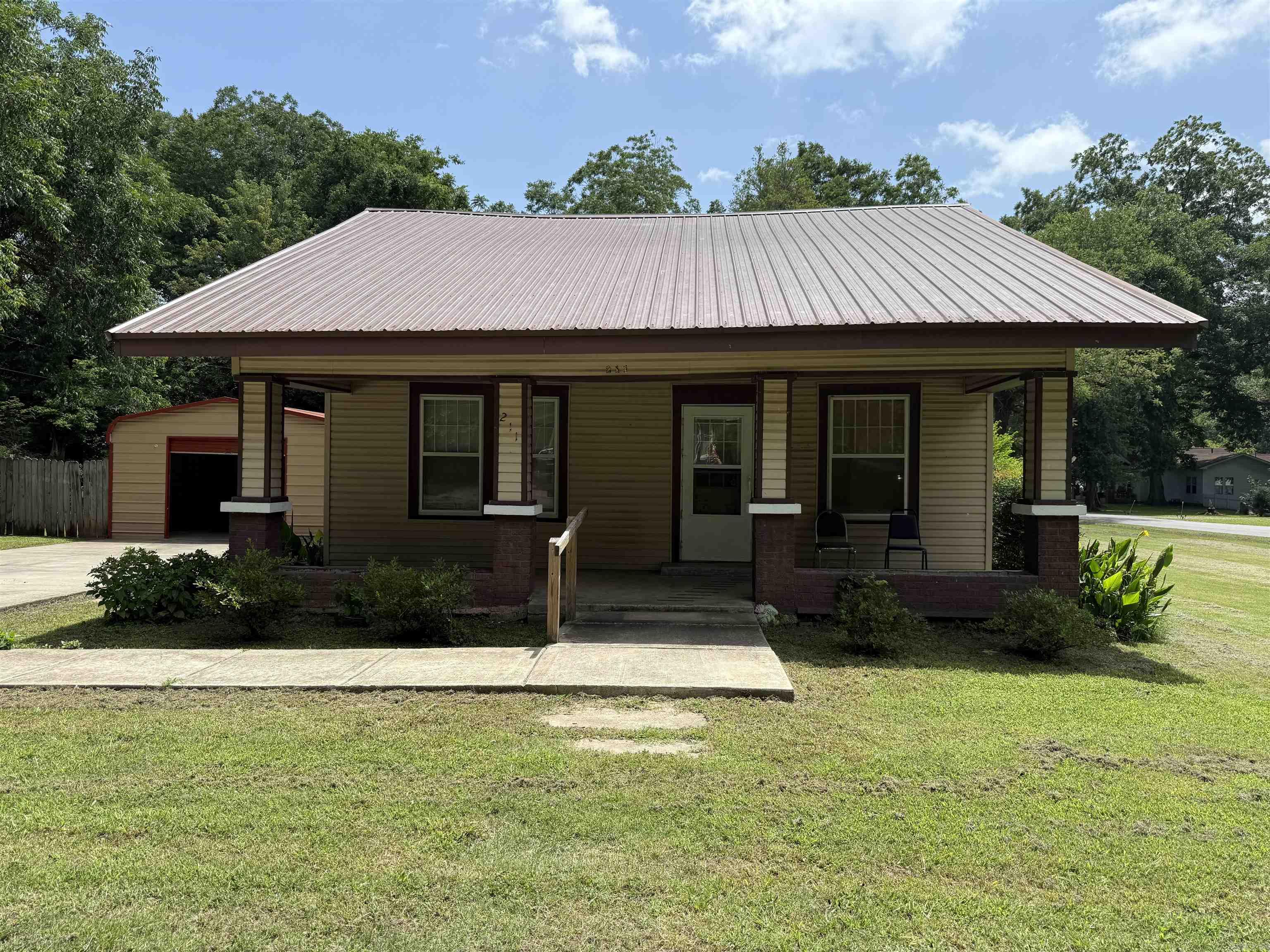 211 S 1st  Heber Springs, AR