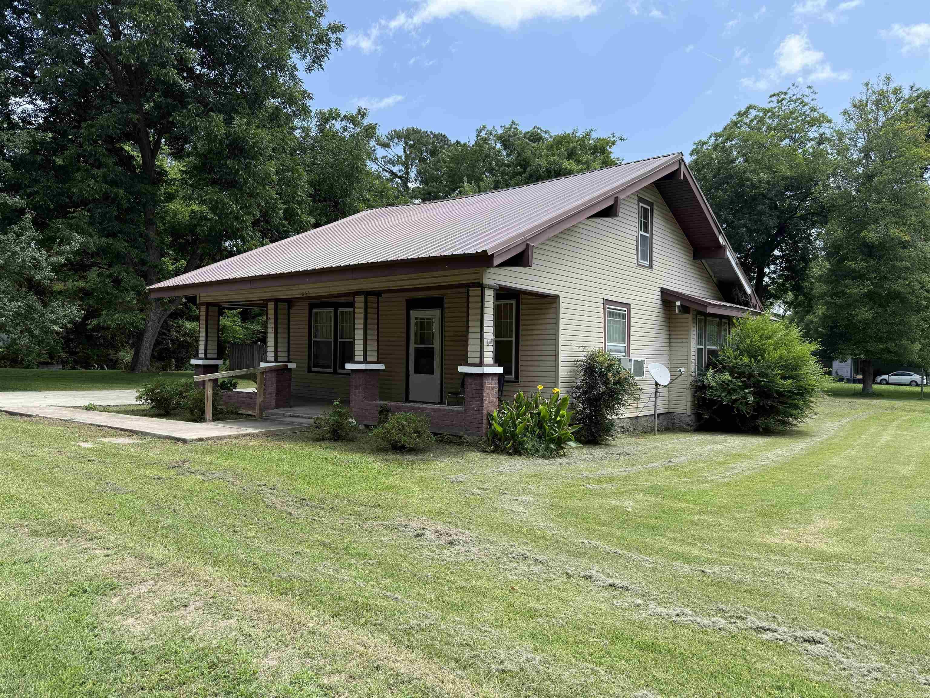211 S 1st  Heber Springs, AR