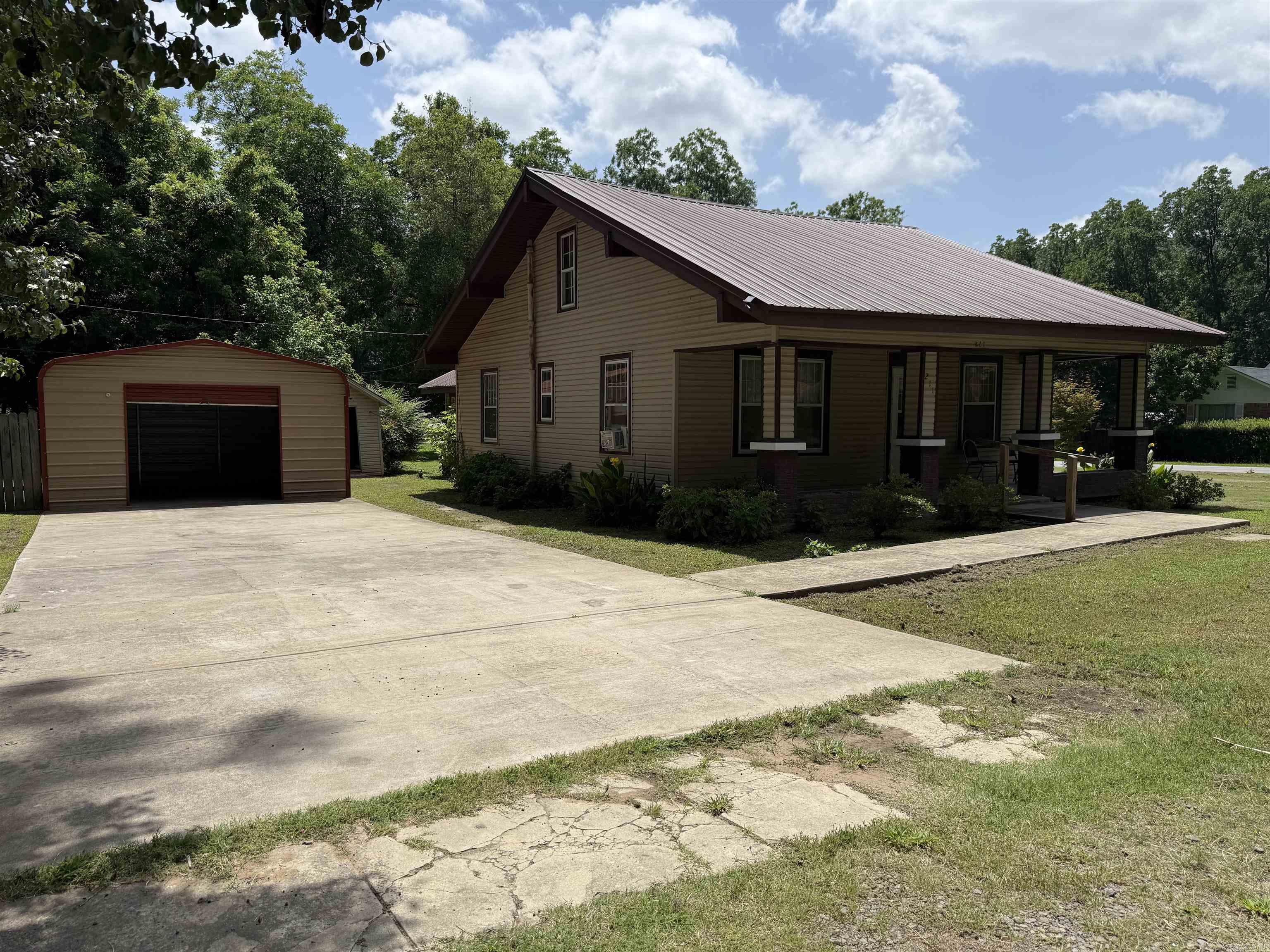 211 S 1st  Heber Springs, AR