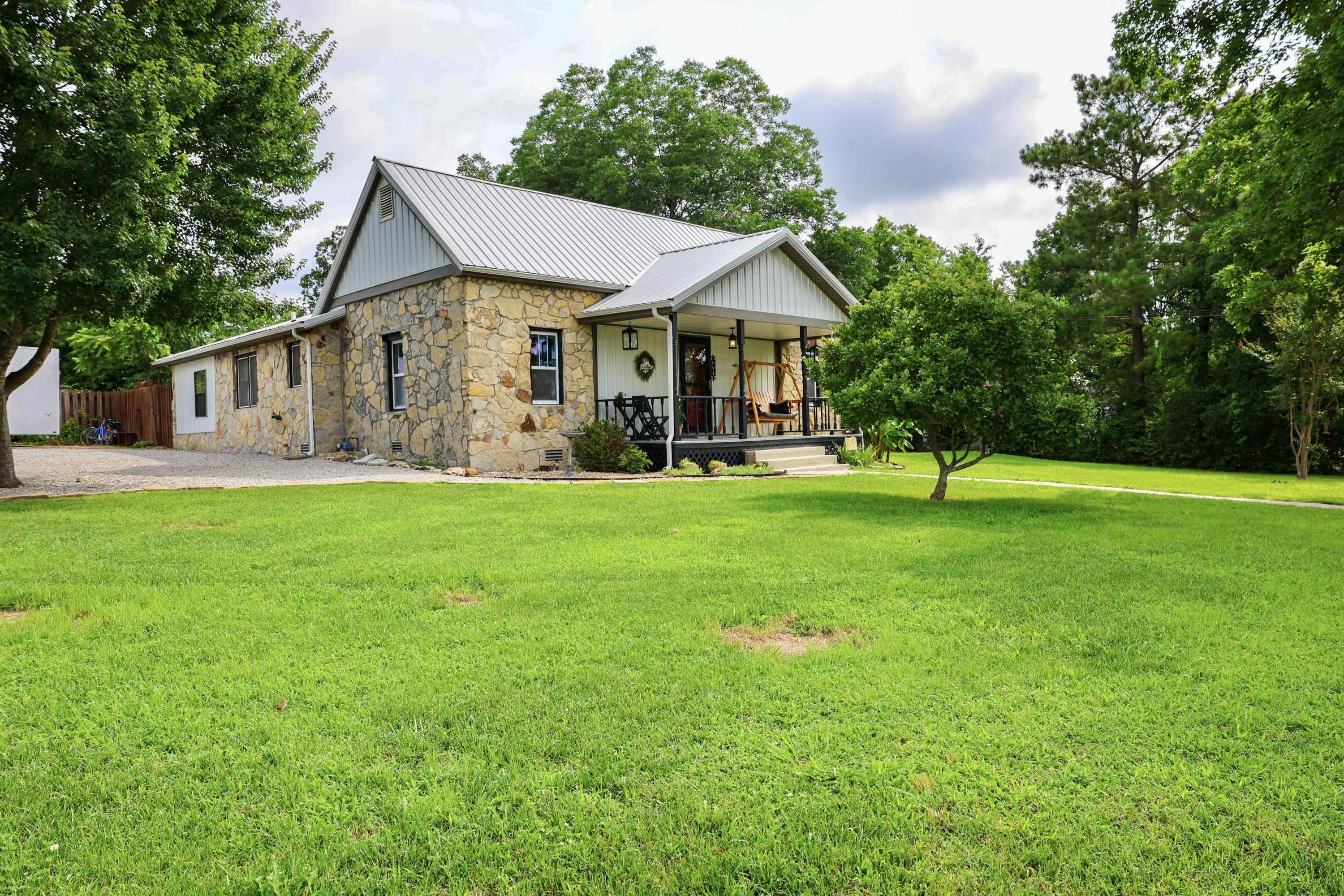 601 E 4th St  Mountain Home, AR