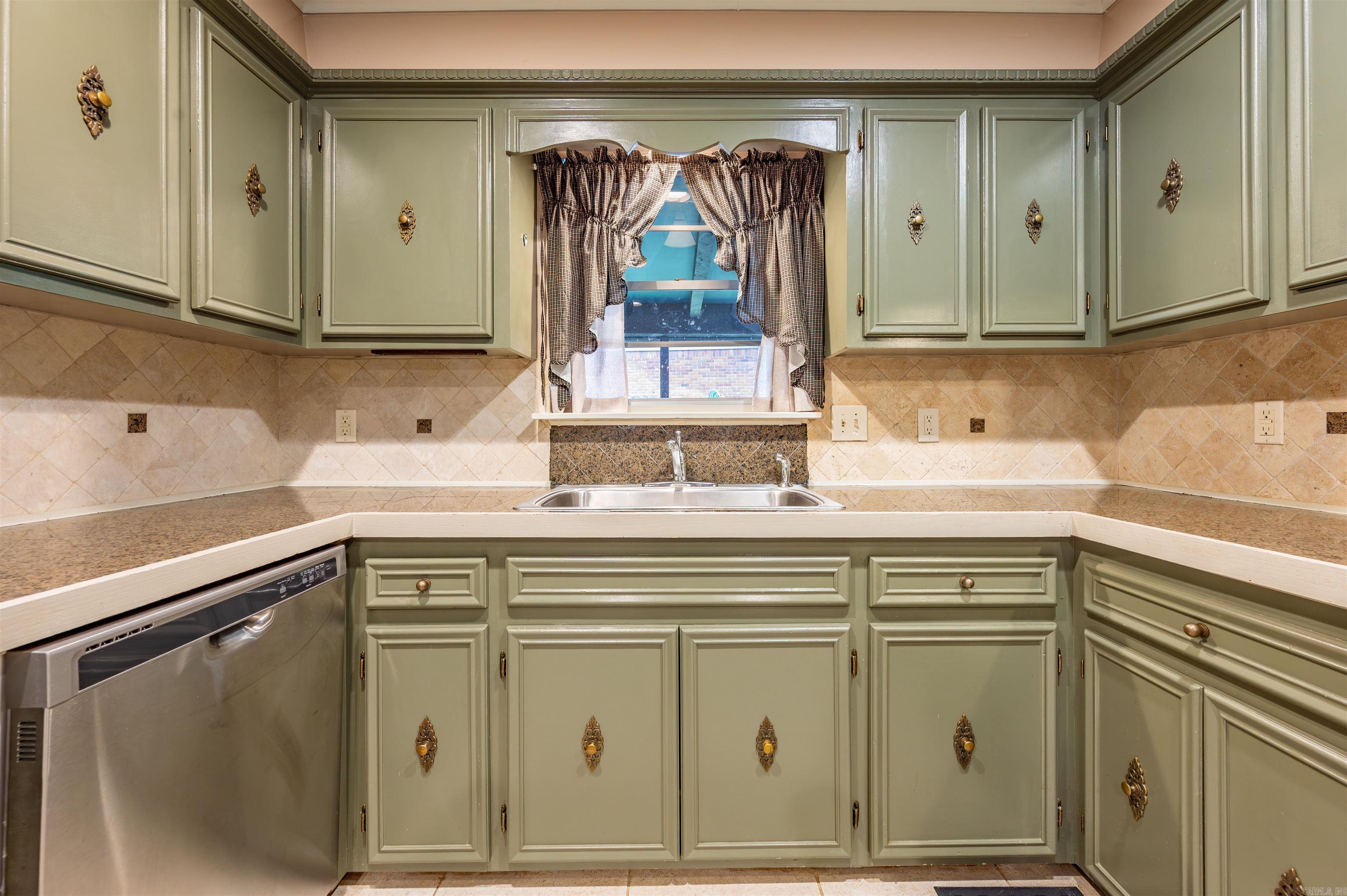 2215 Gunpowder  Little Rock, AR