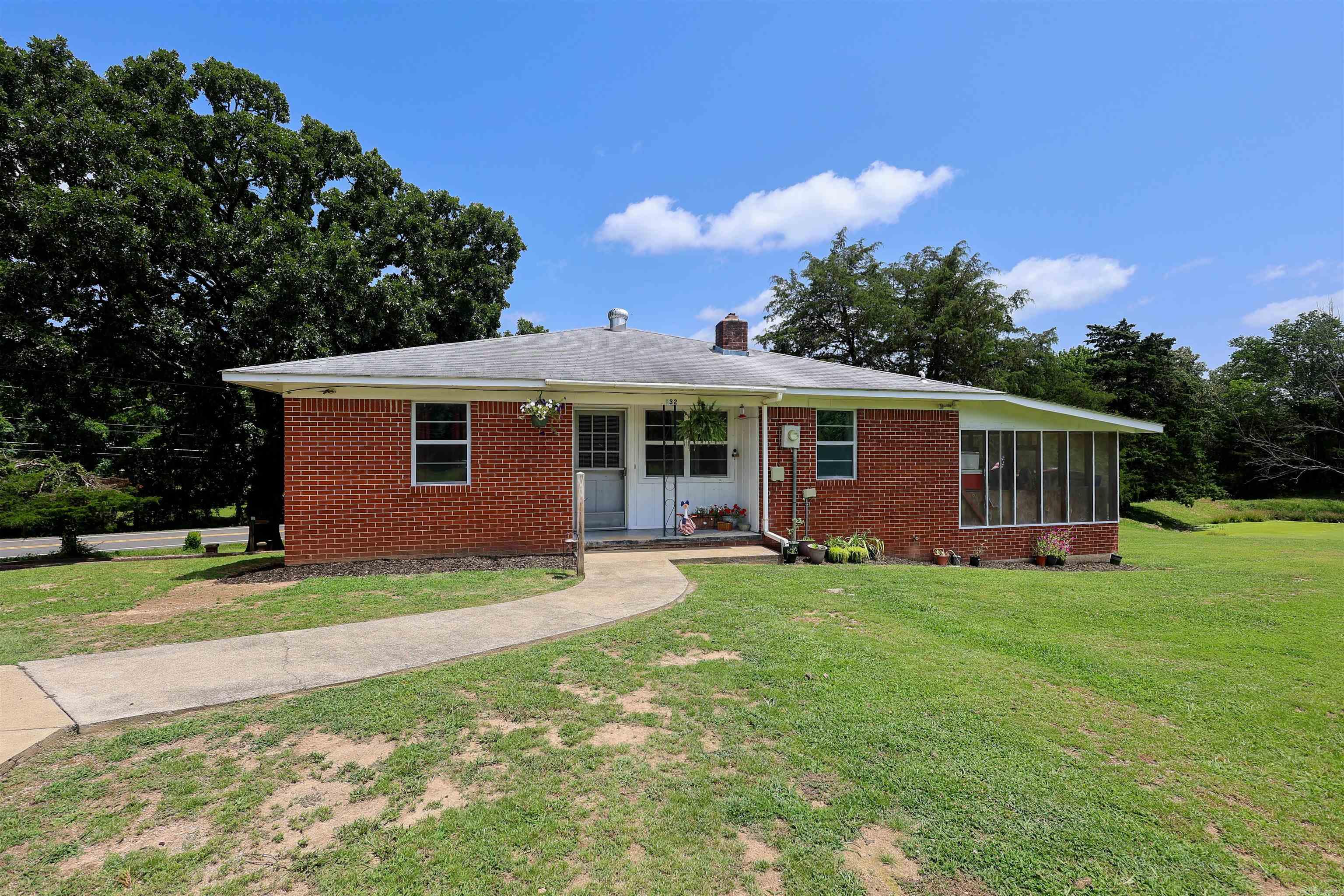 132 South  Mount Ida, AR