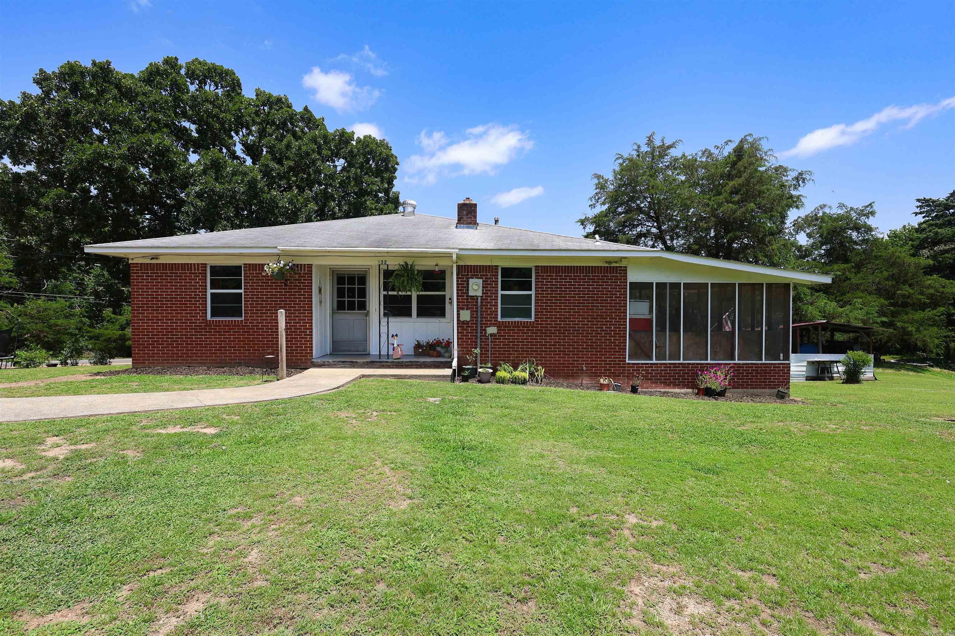 132 South  Mount Ida, AR