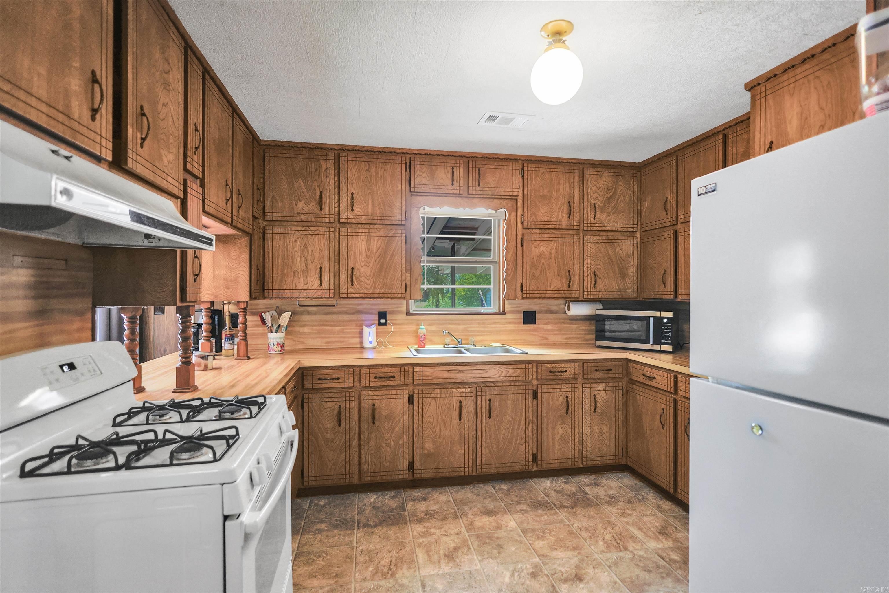 132 South  Mount Ida, AR