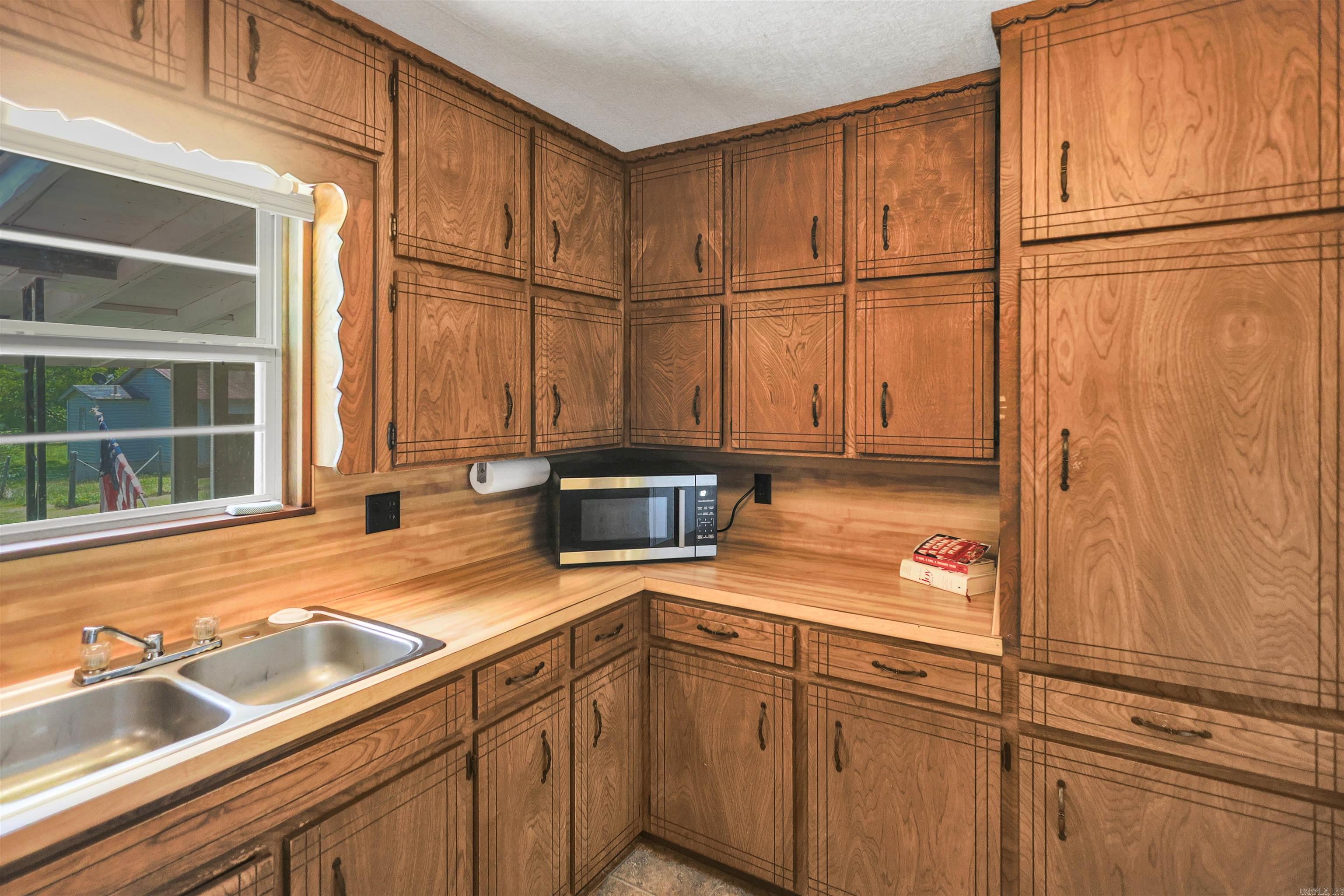 132 South  Mount Ida, AR