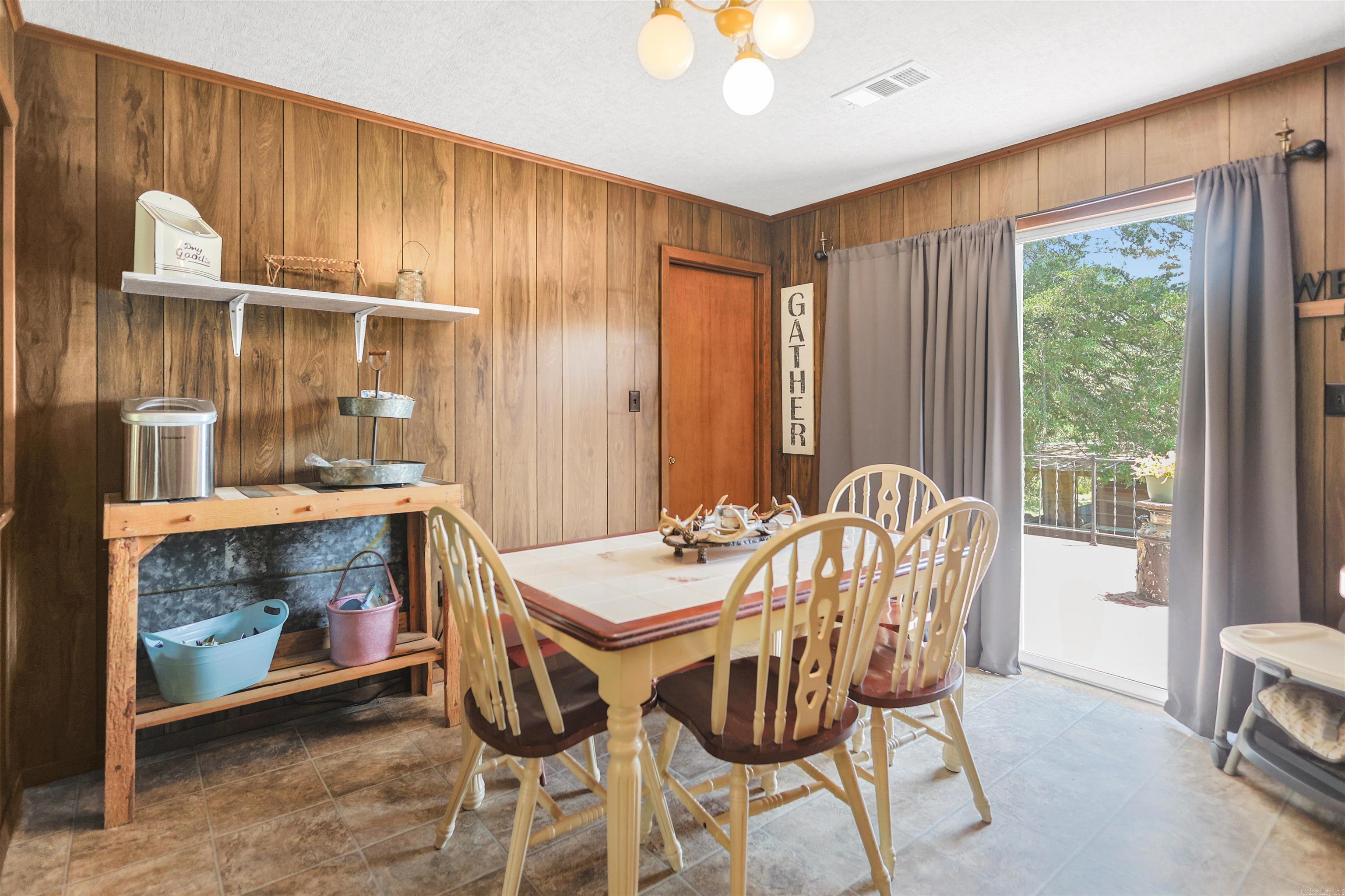 132 South  Mount Ida, AR