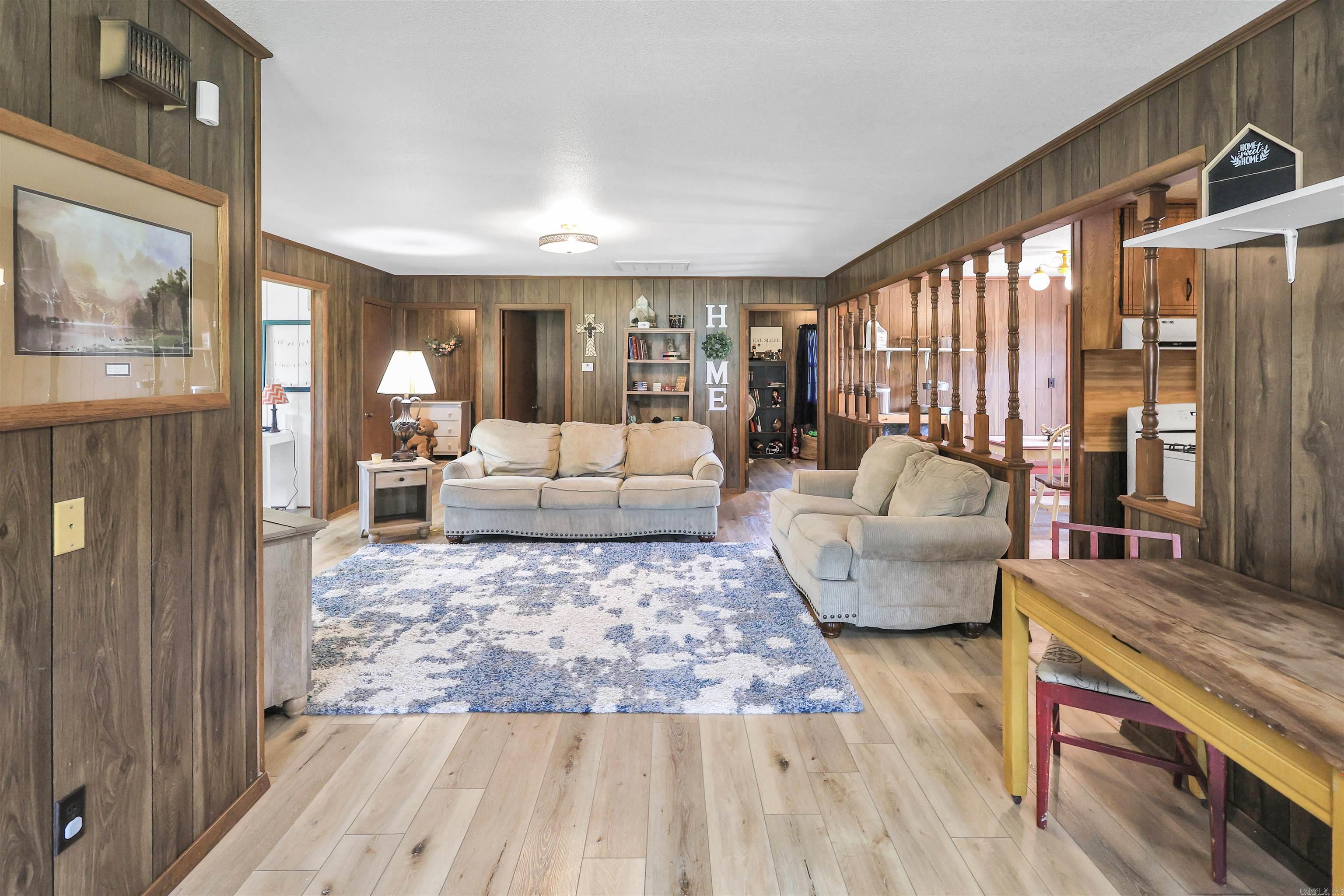 132 South  Mount Ida, AR