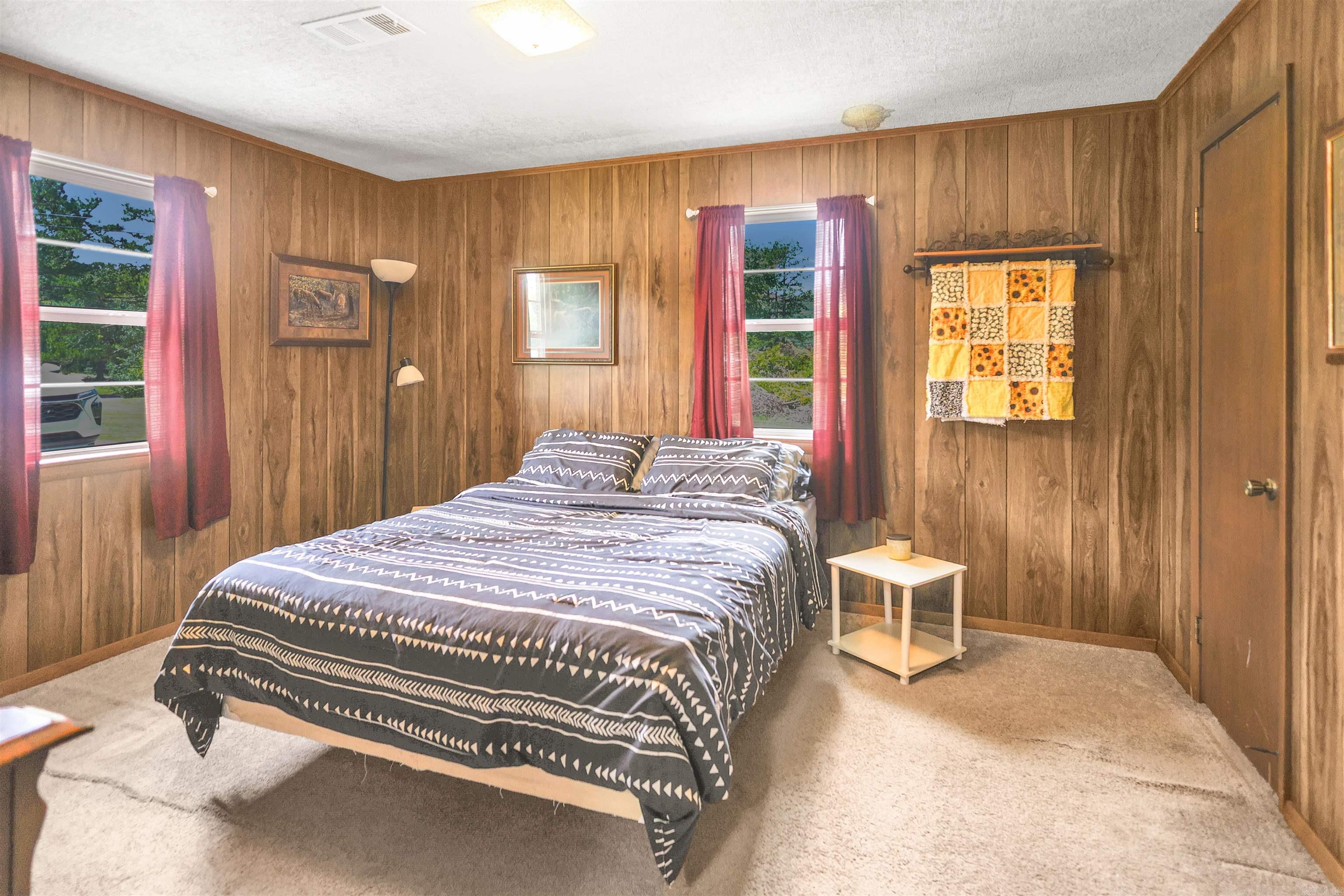 132 South  Mount Ida, AR