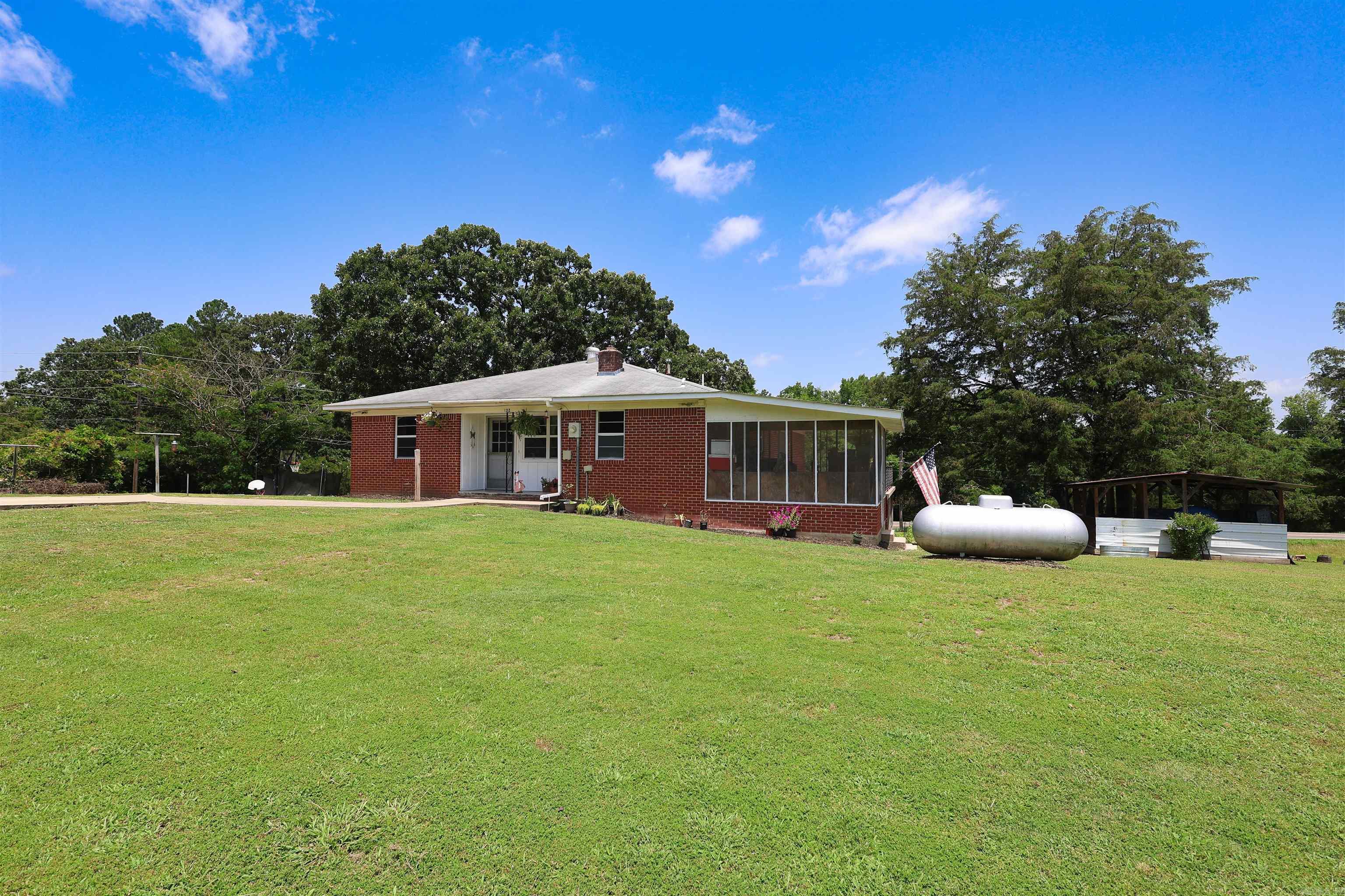 132 South  Mount Ida, AR