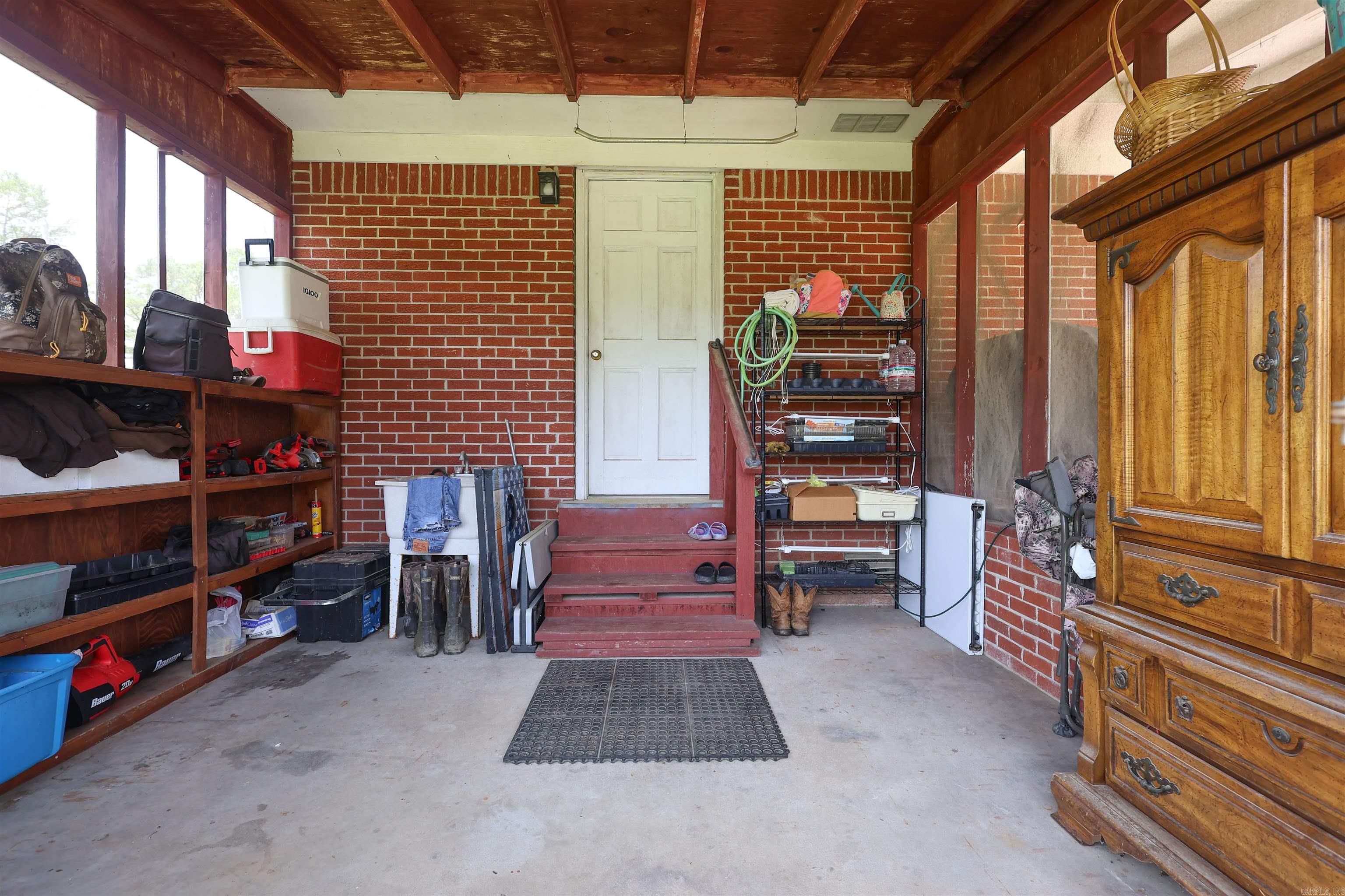 132 South  Mount Ida, AR