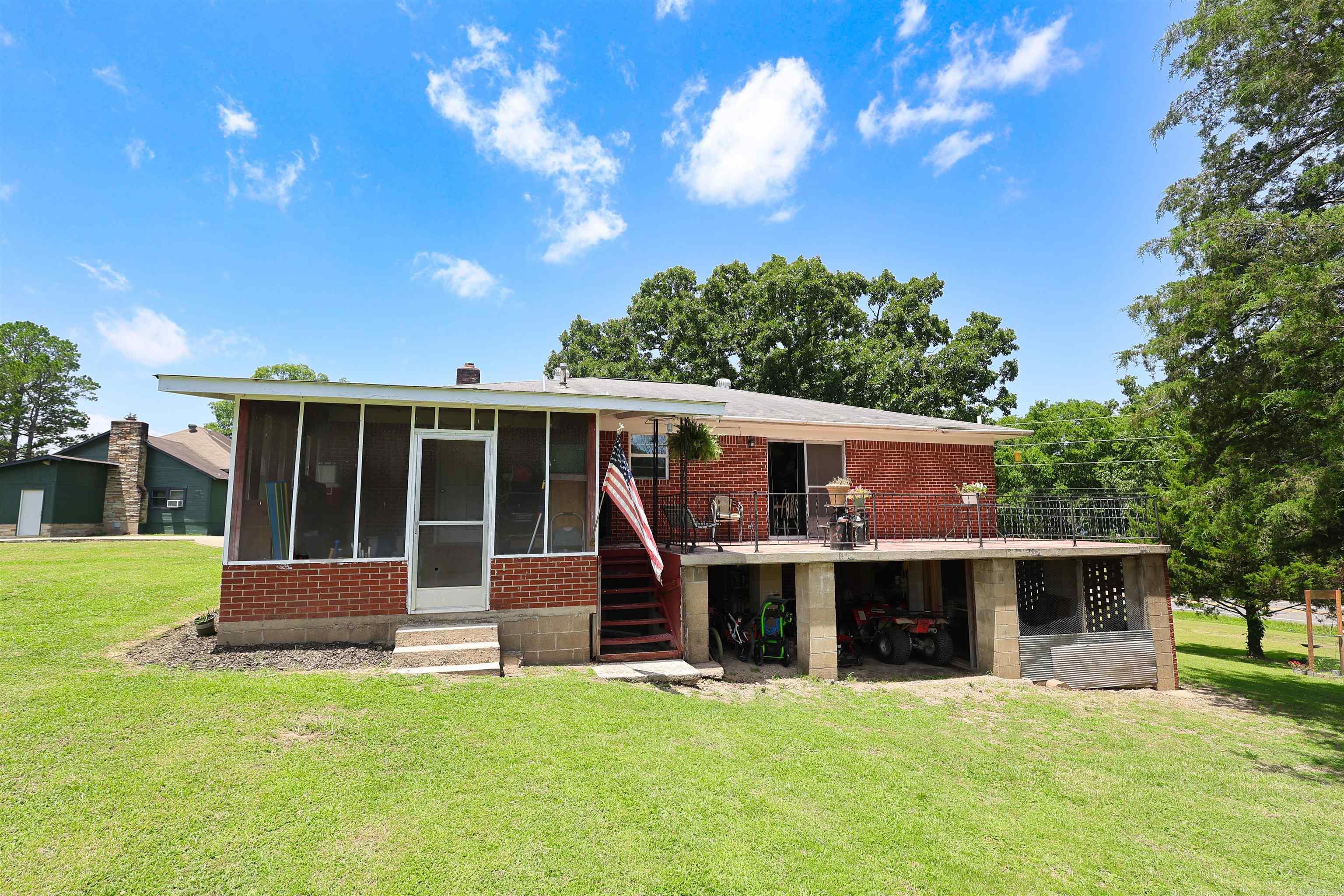 132 South  Mount Ida, AR