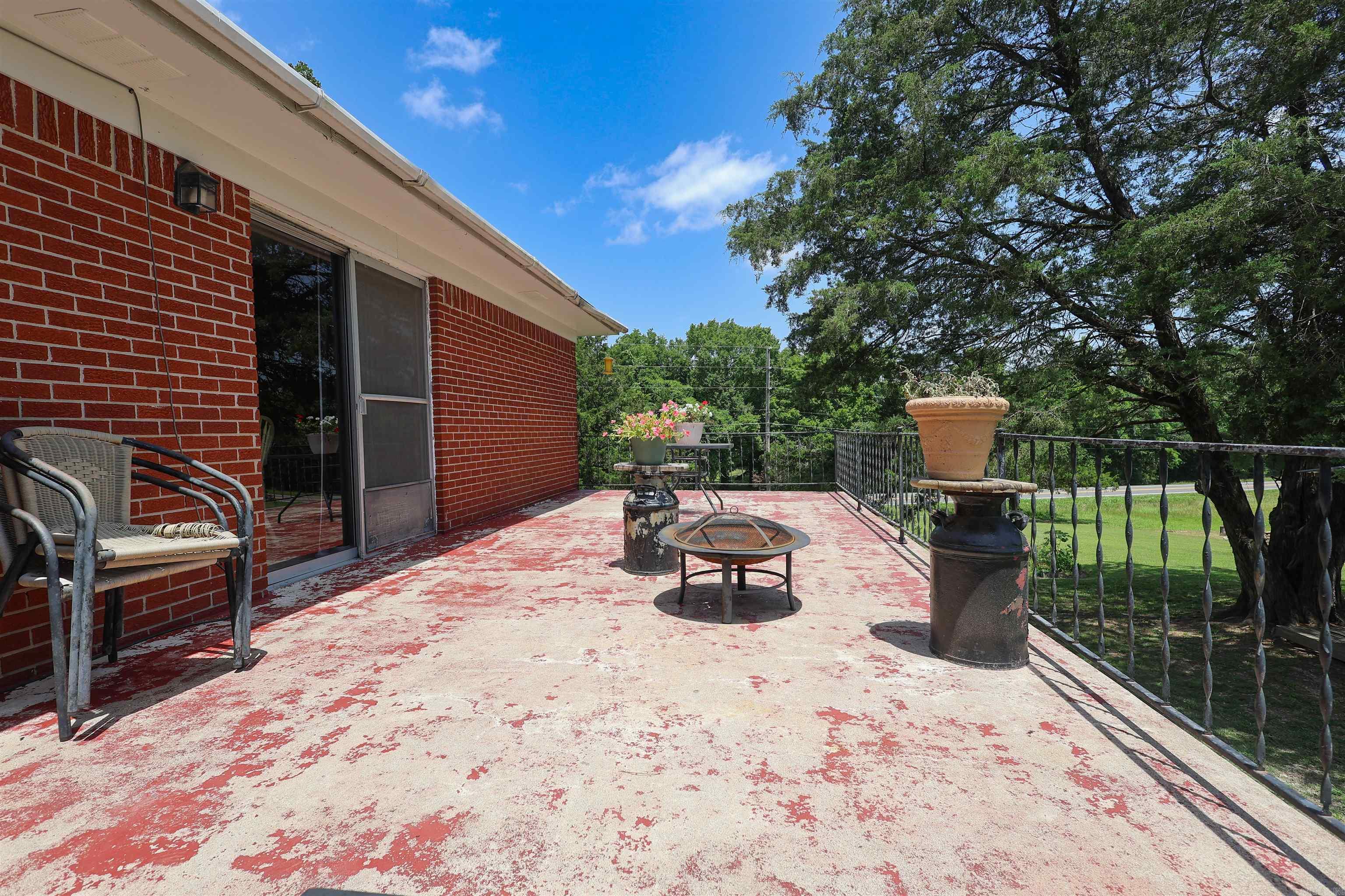 132 South  Mount Ida, AR
