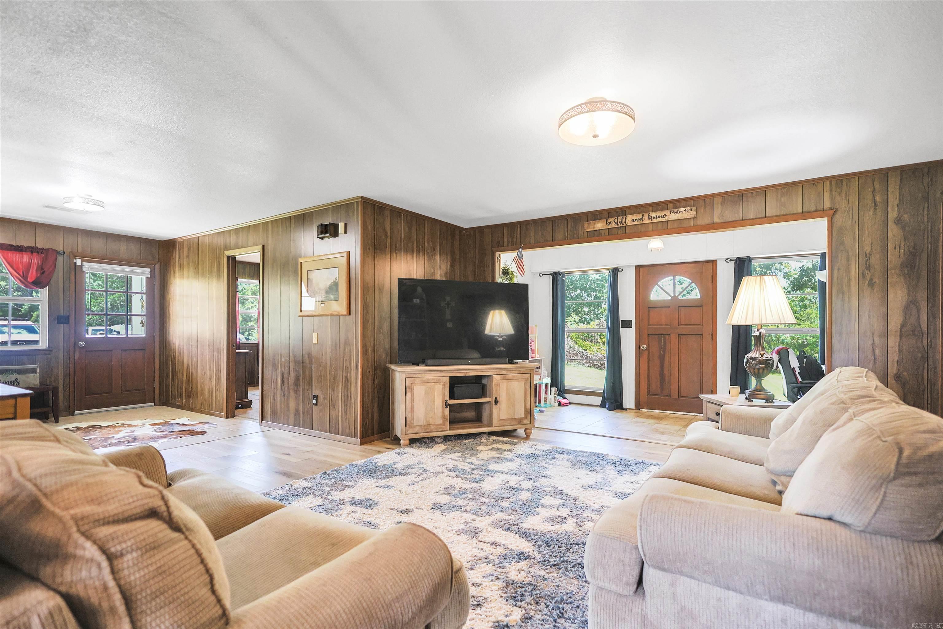 132 South  Mount Ida, AR