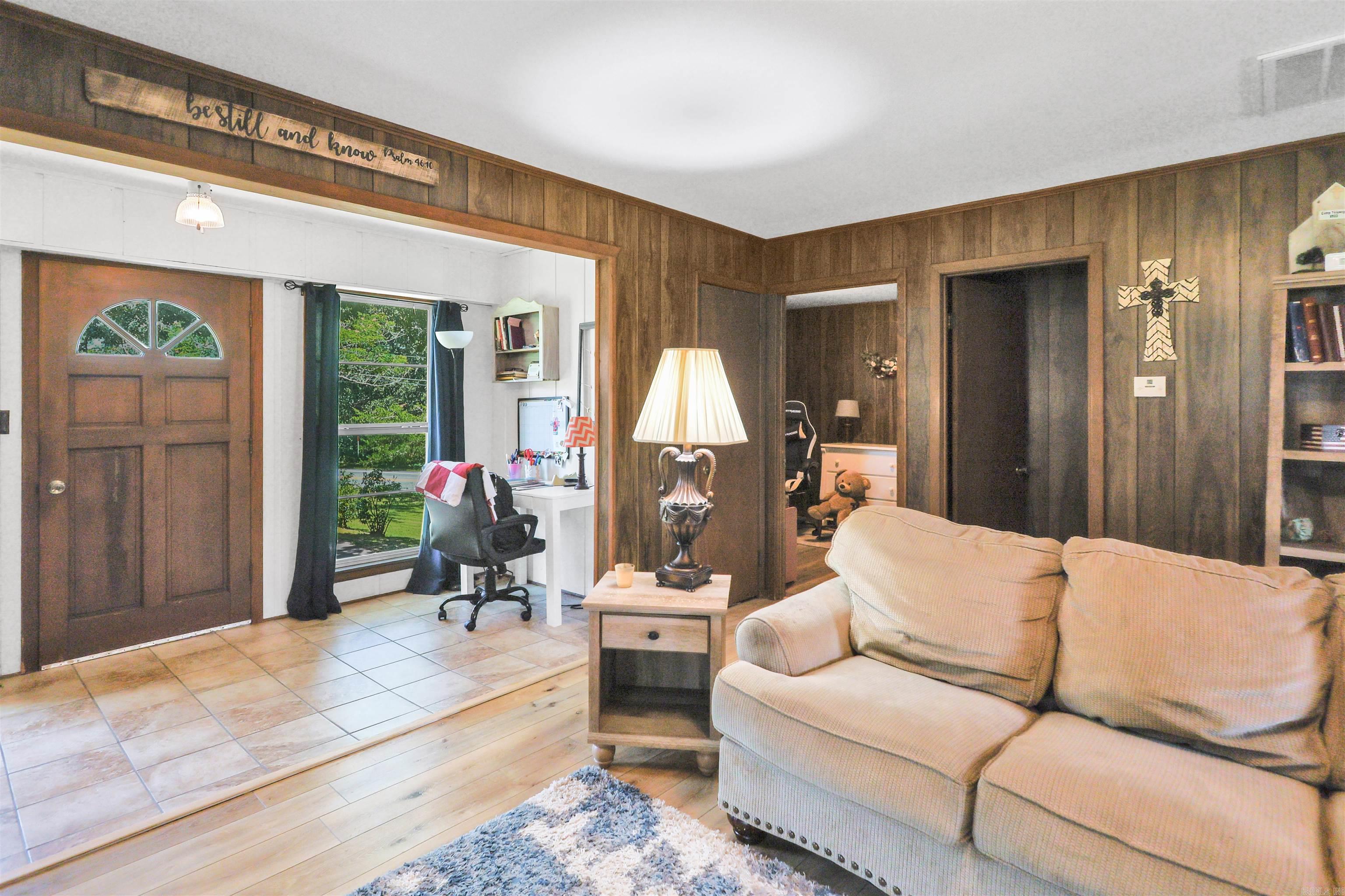 132 South  Mount Ida, AR