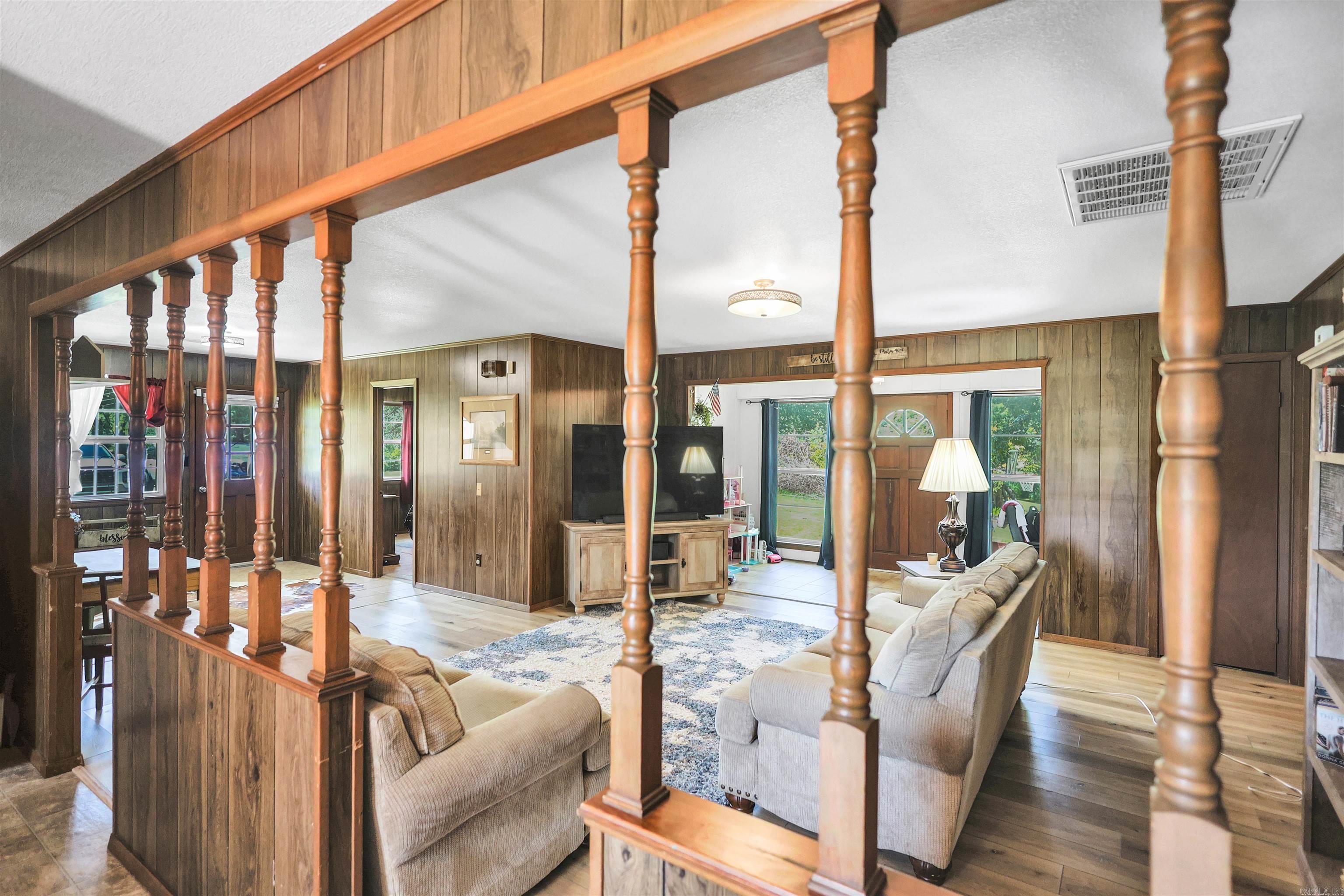 132 South  Mount Ida, AR