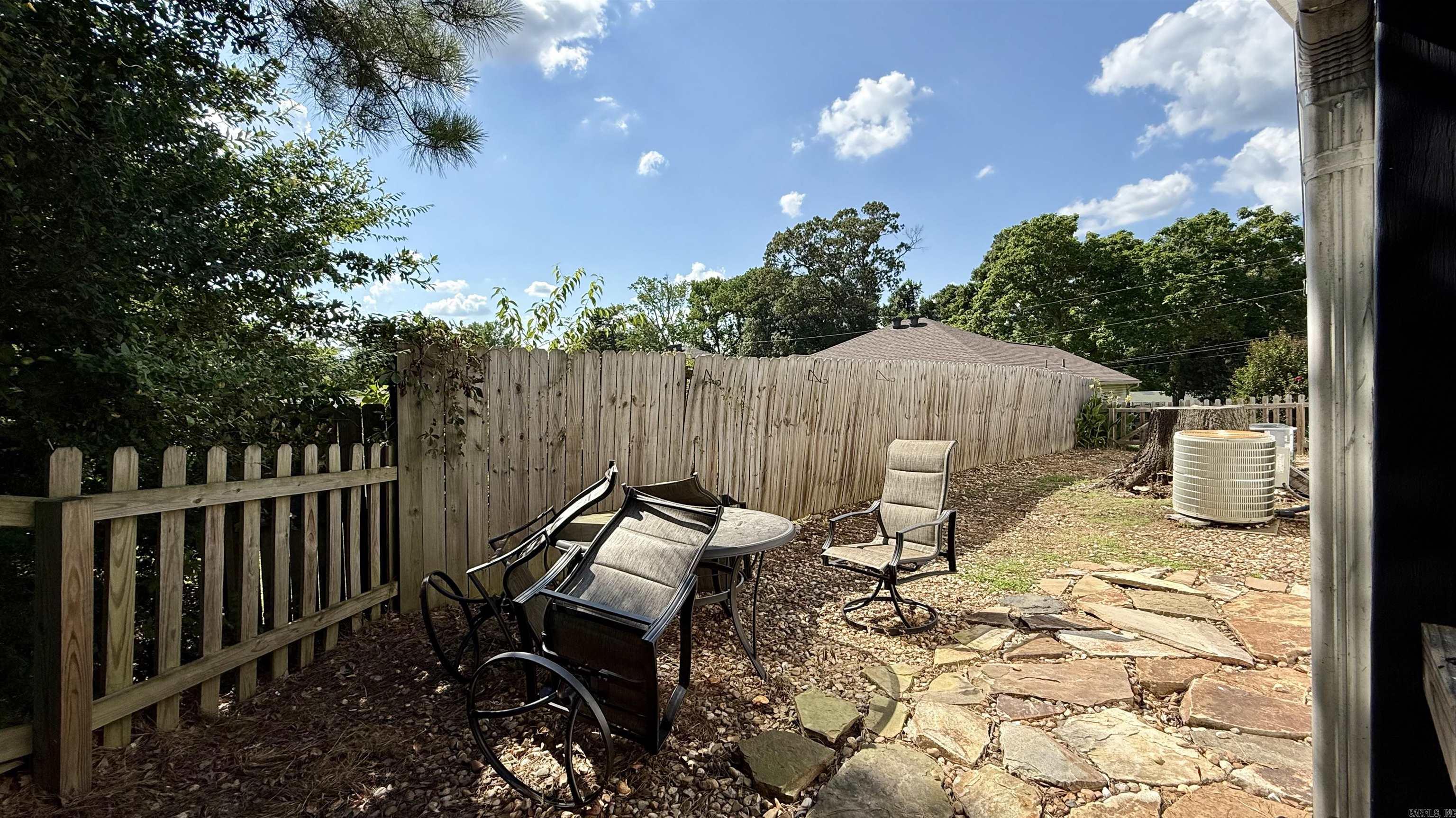 1617 Deerfield Rd Benton, AR 72019