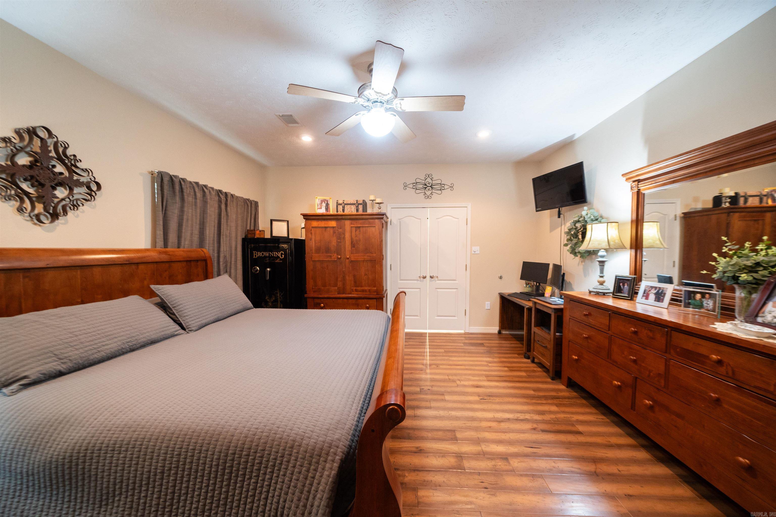 24 Sue  Conway, AR