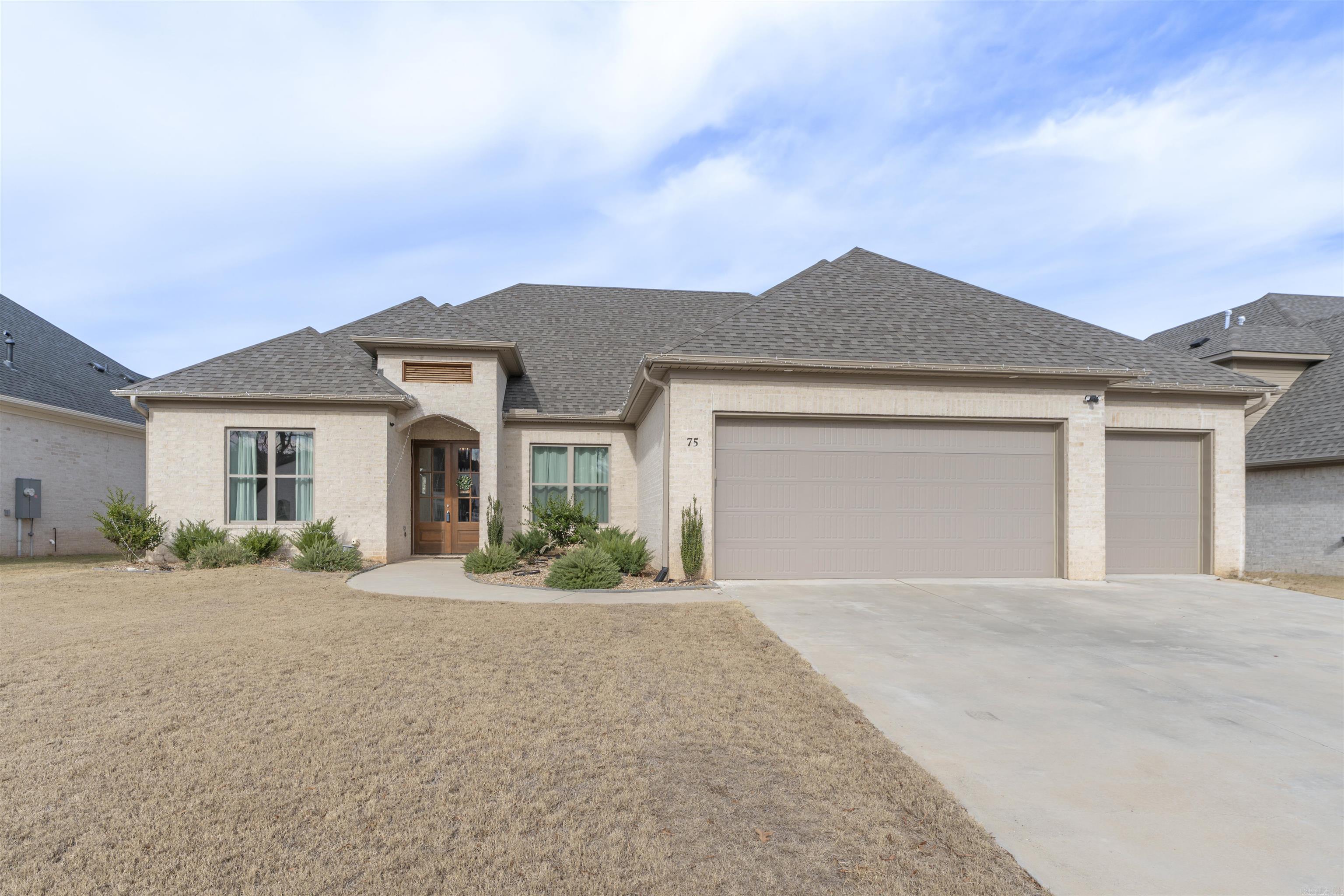 75 Lucia  Maumelle, AR