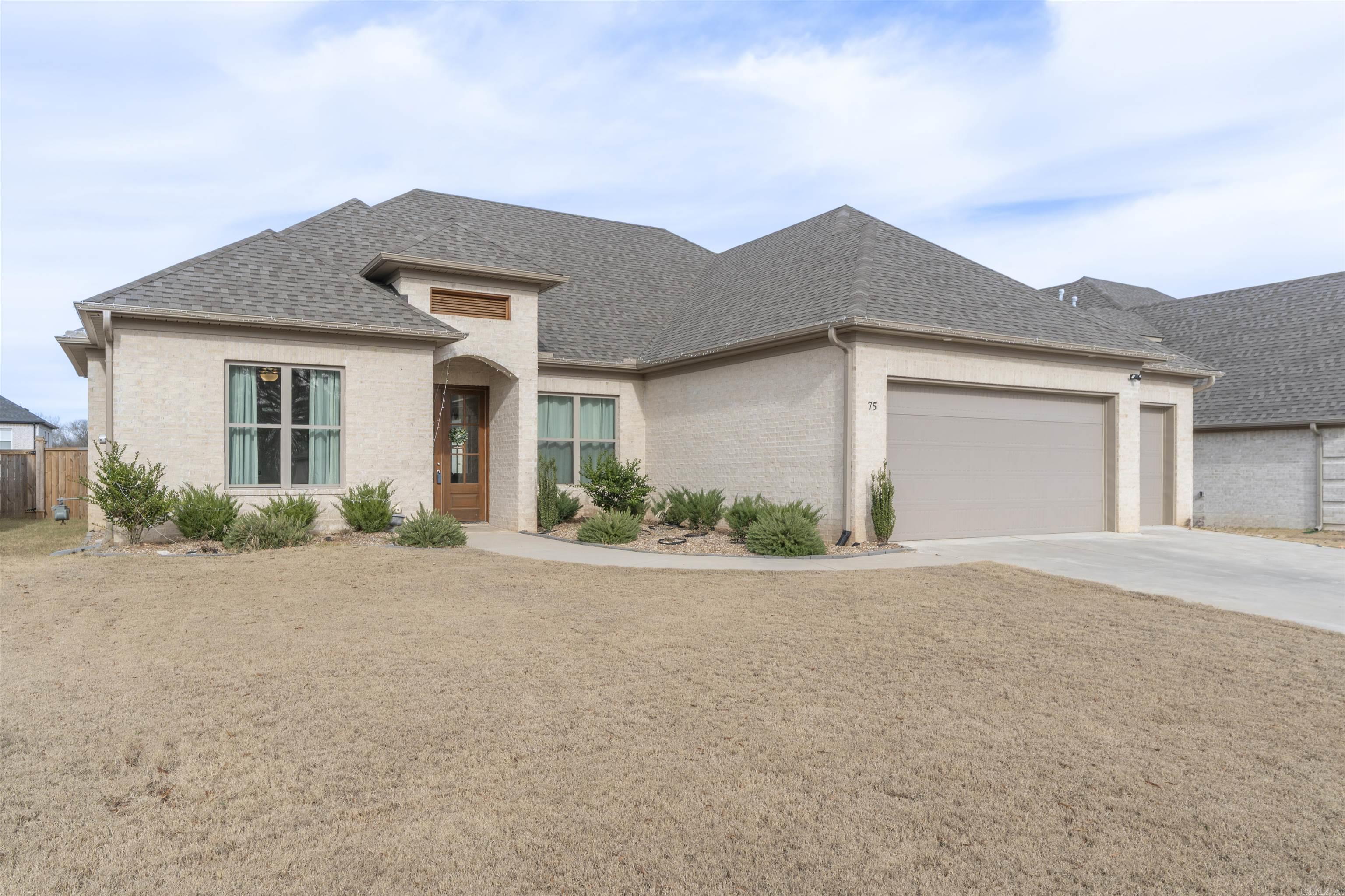 75 Lucia  Maumelle, AR