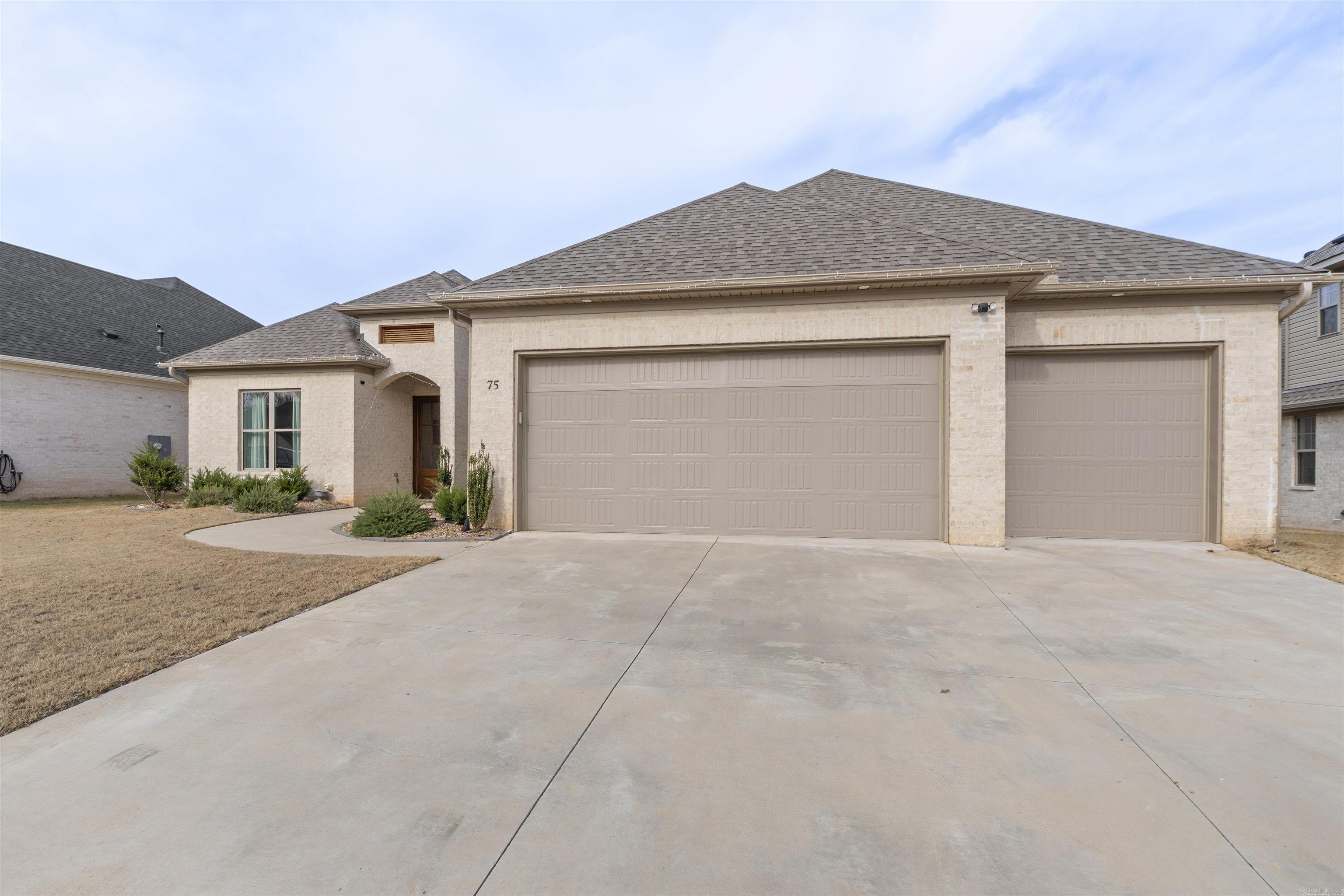 75 Lucia  Maumelle, AR