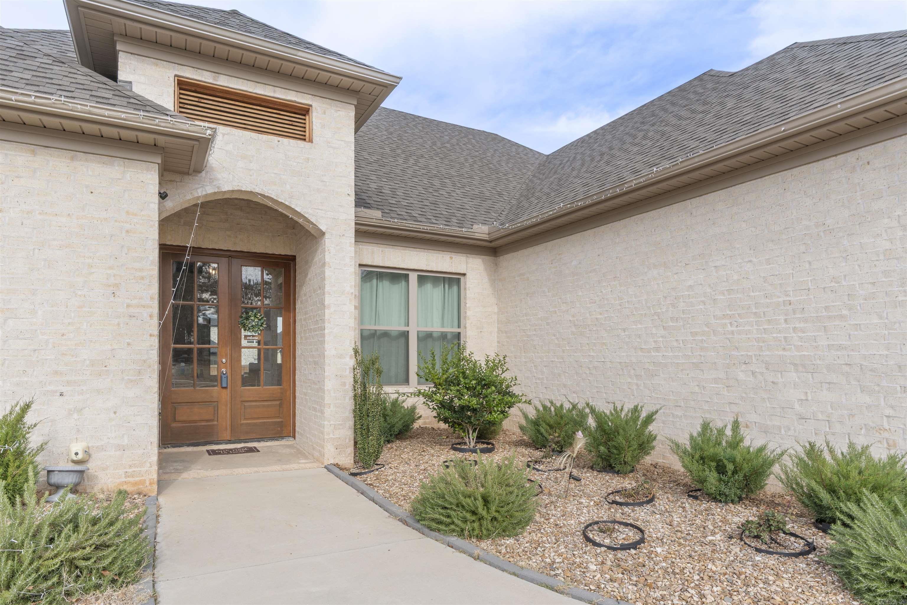 75 Lucia  Maumelle, AR