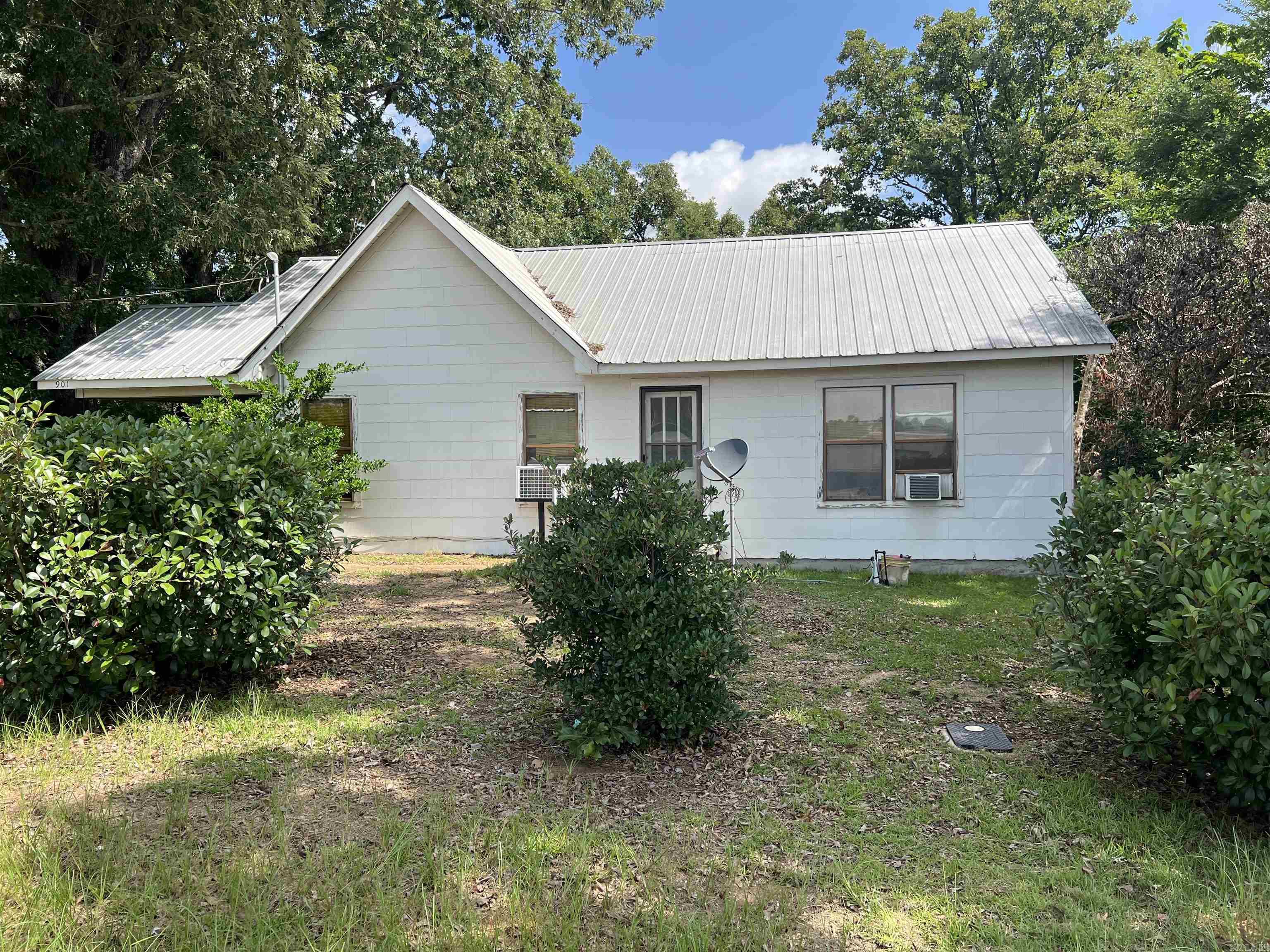 901 E Collin Raye  De Queen, AR