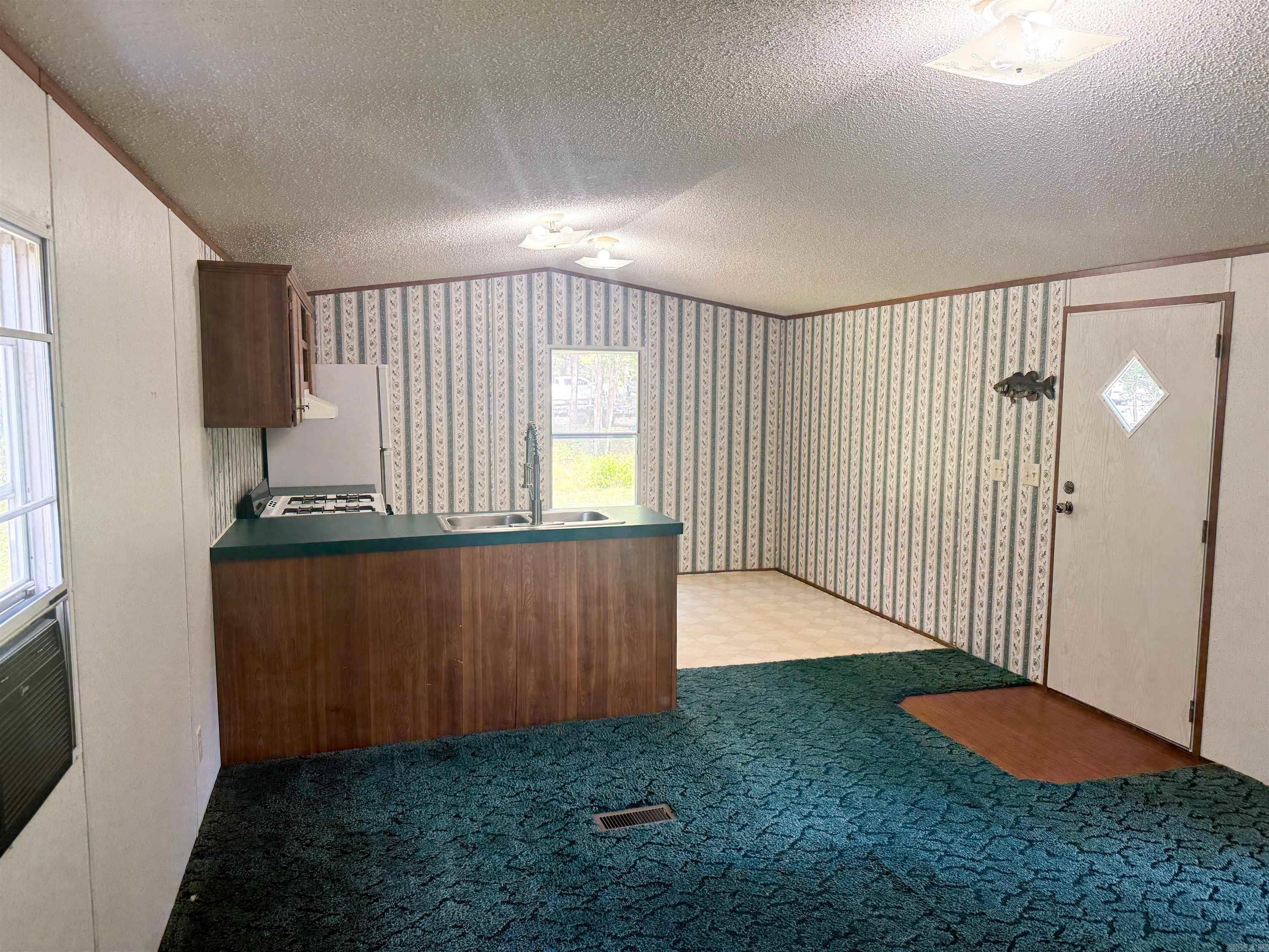 75 Howard Road  Greers Ferry, AR