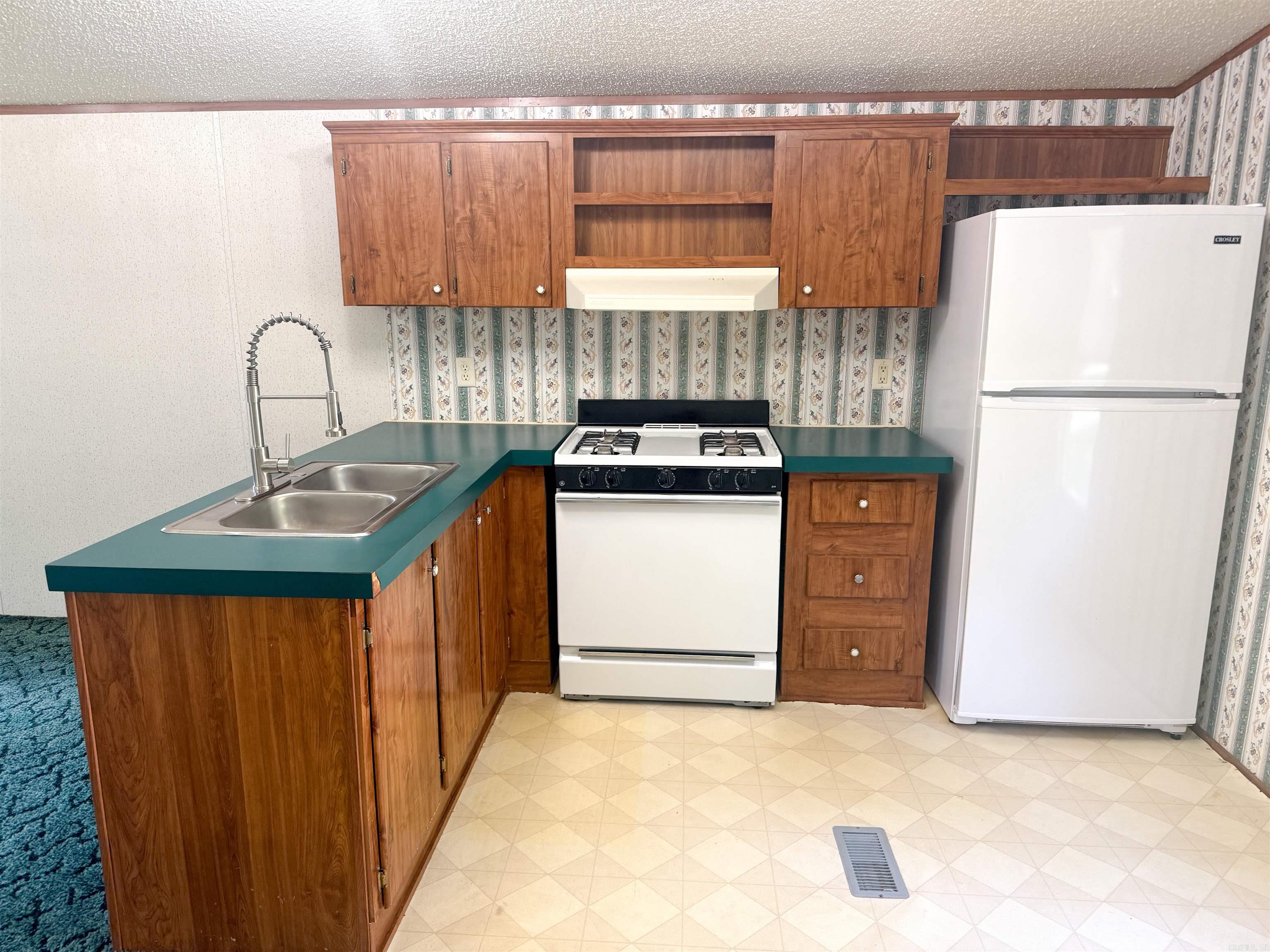 75 Howard Road  Greers Ferry, AR