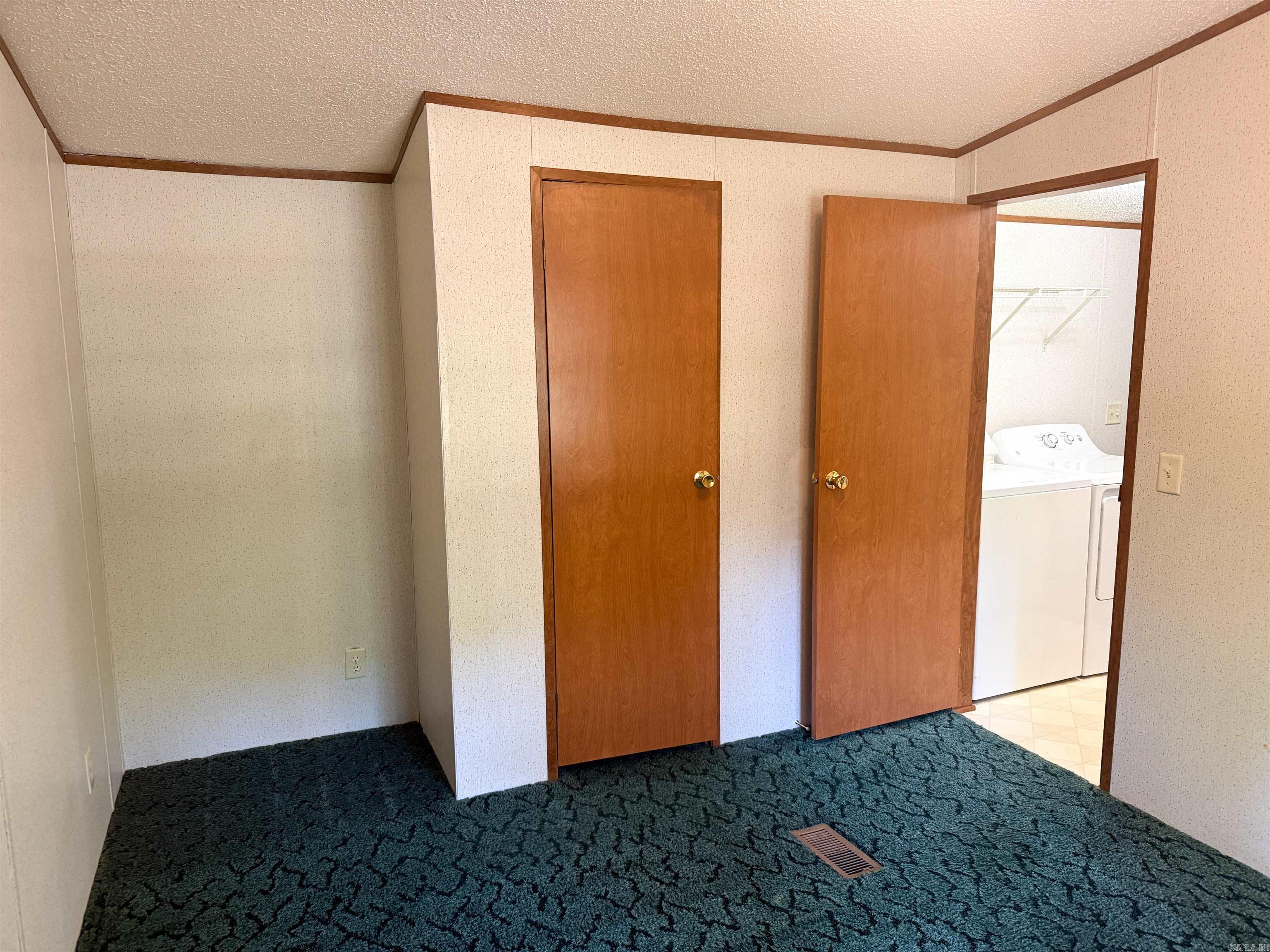 75 Howard Road  Greers Ferry, AR