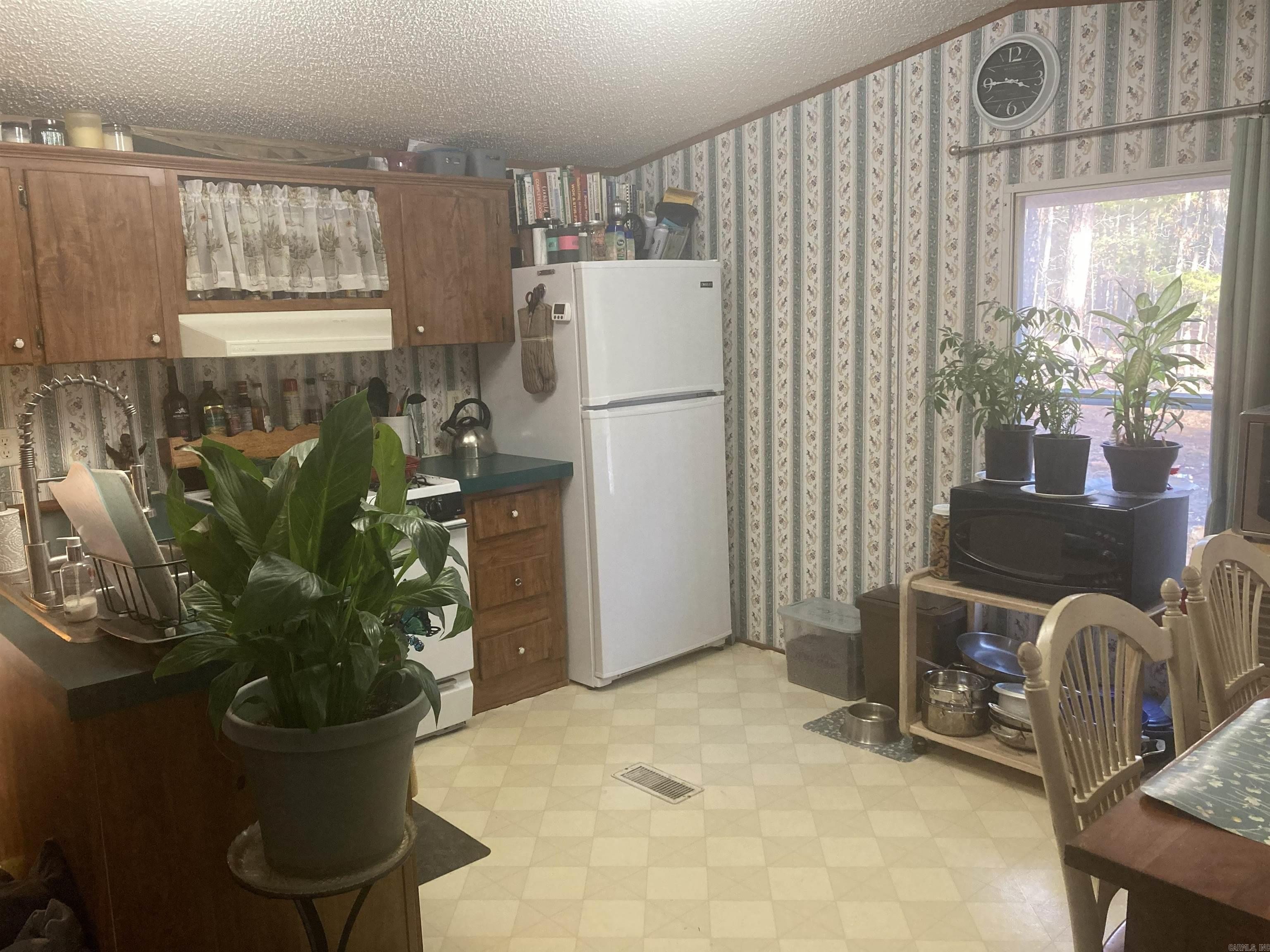 75 Howard Road  Greers Ferry, AR