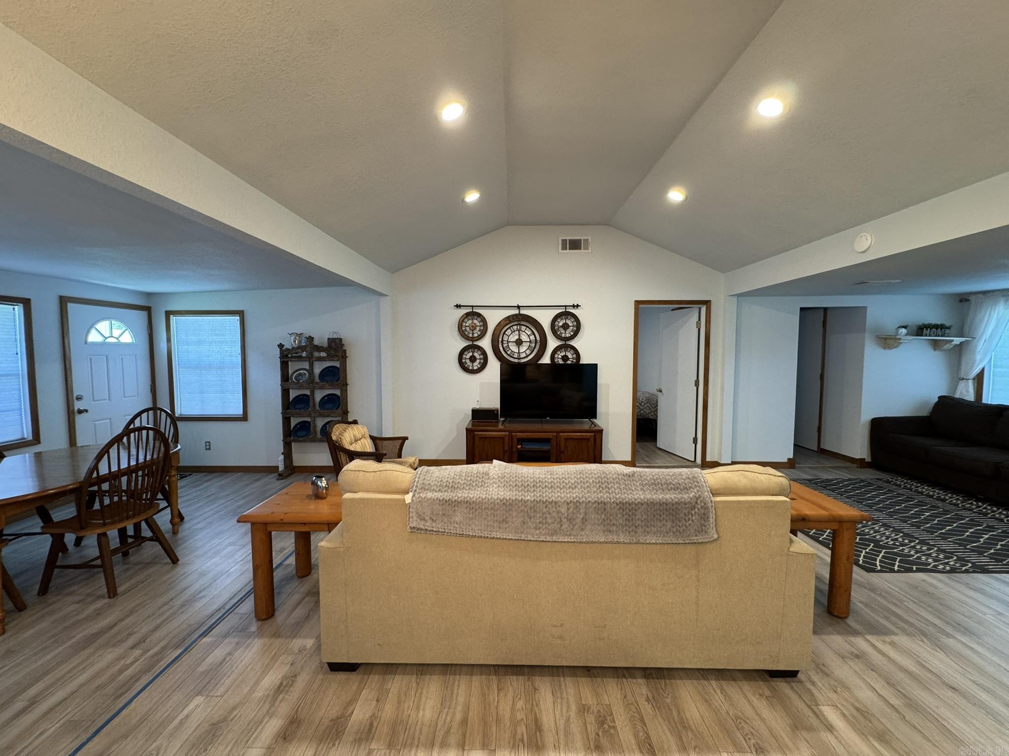 132 CR 101  Norfork, AR