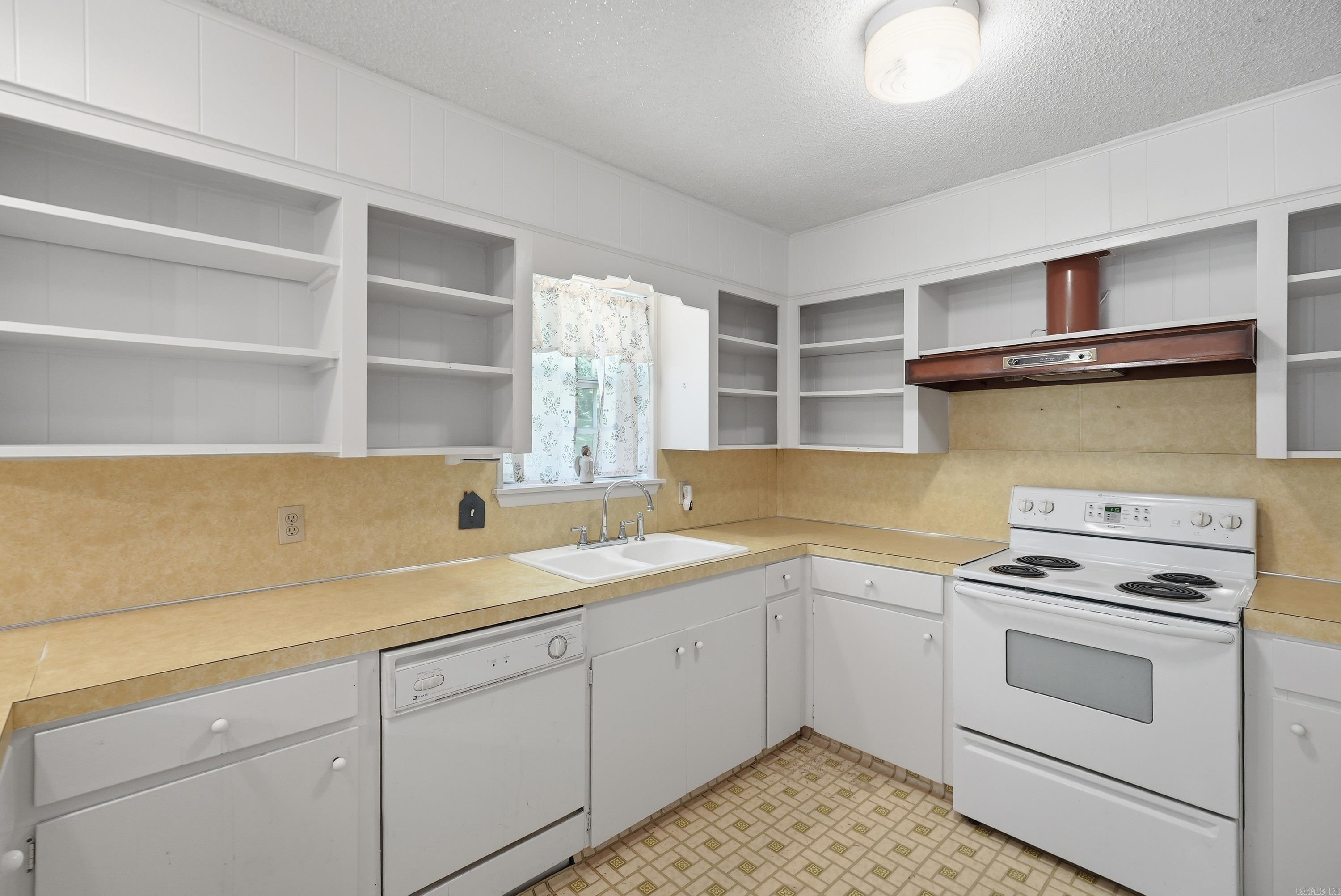 2854 Lakeside  Benton, AR