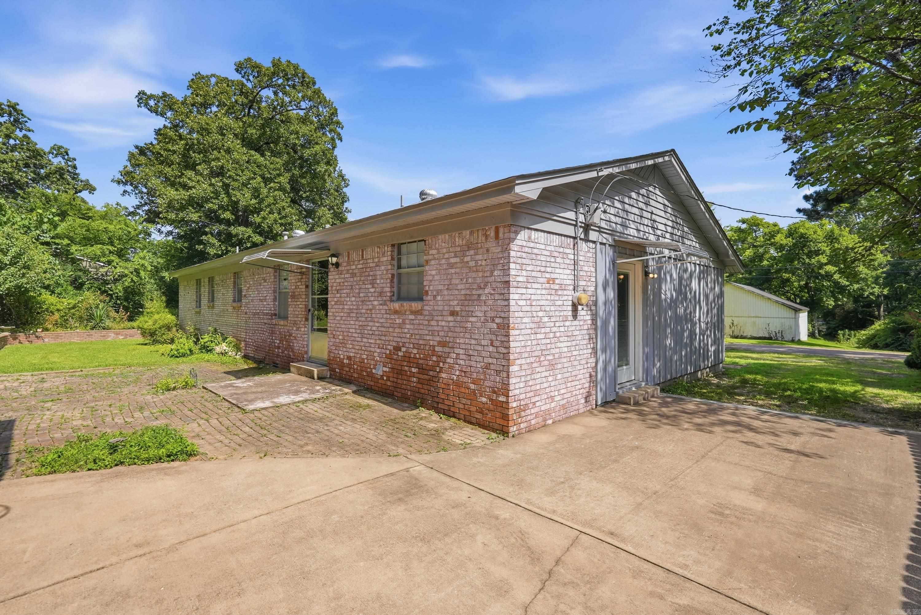 2854 Lakeside  Benton, AR