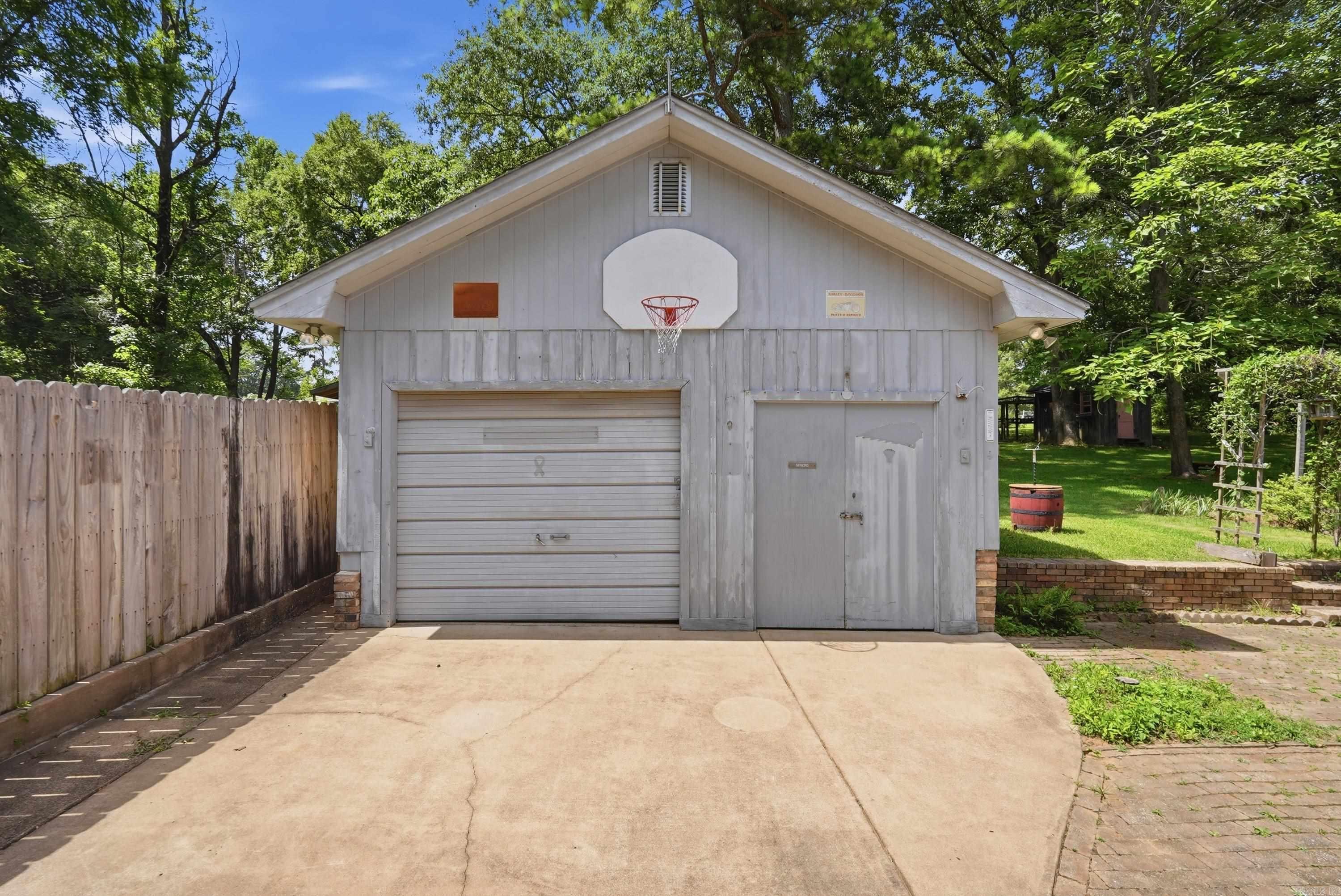 2854 Lakeside  Benton, AR