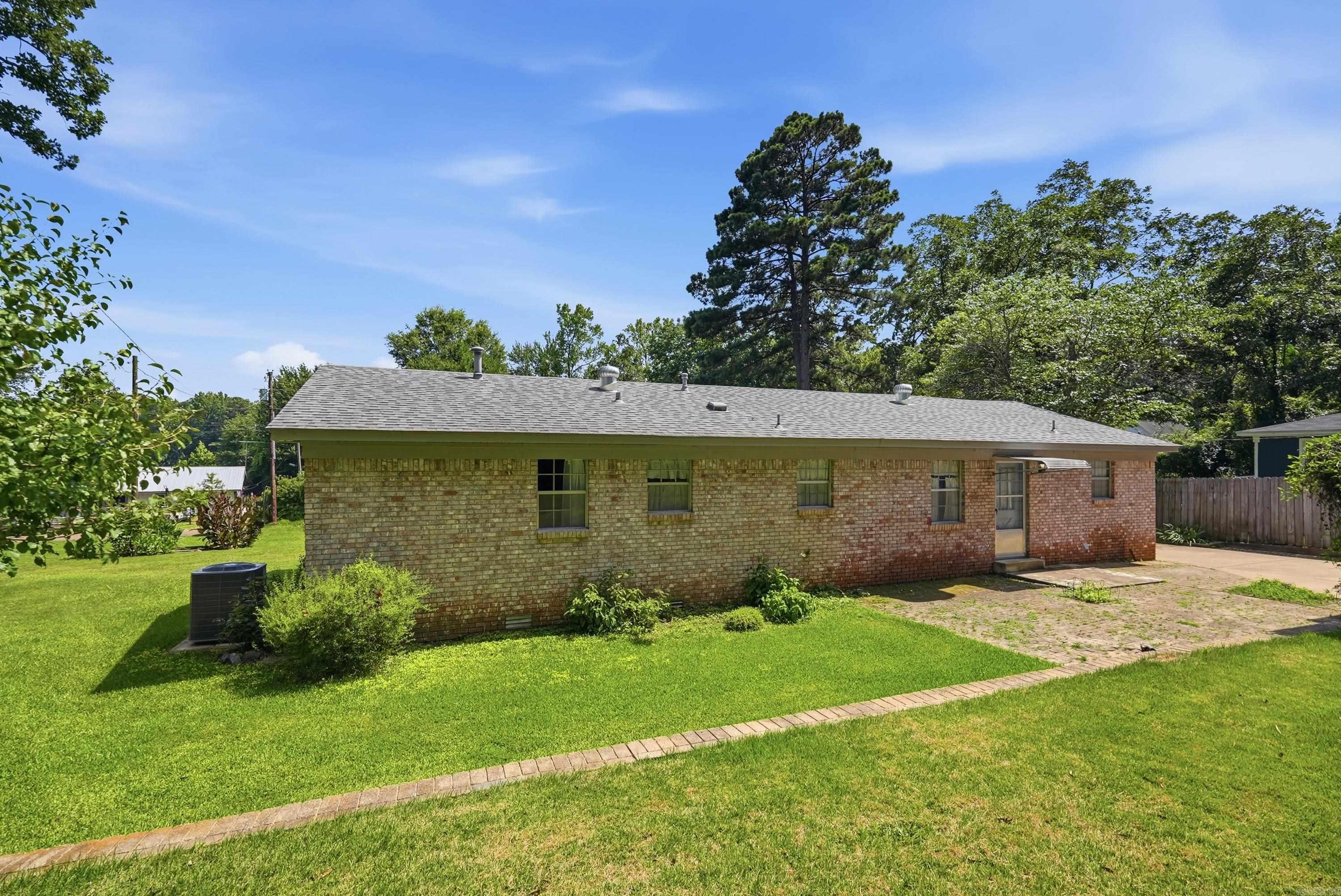 2854 Lakeside  Benton, AR