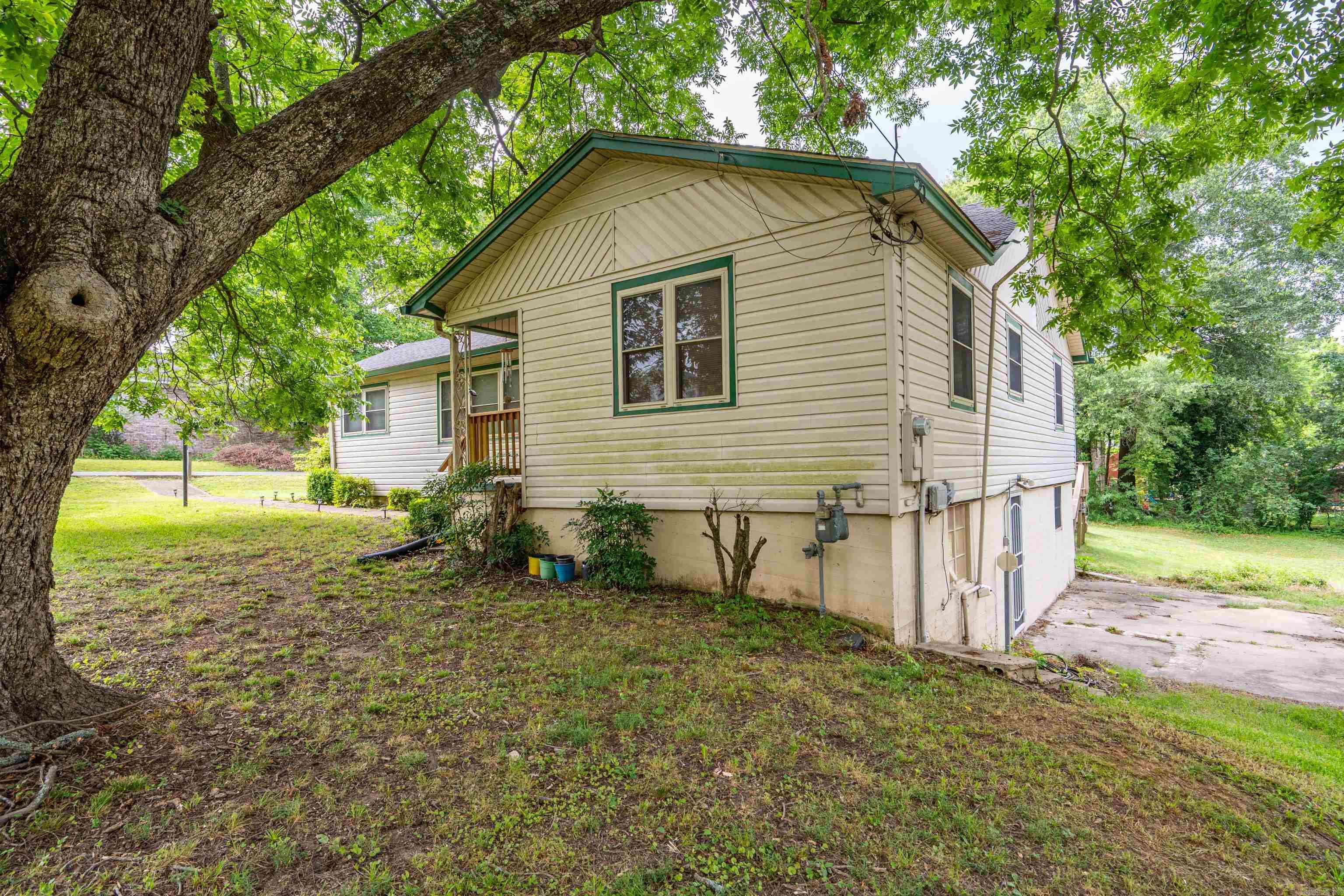 1701 St Louis  Hot Springs, AR