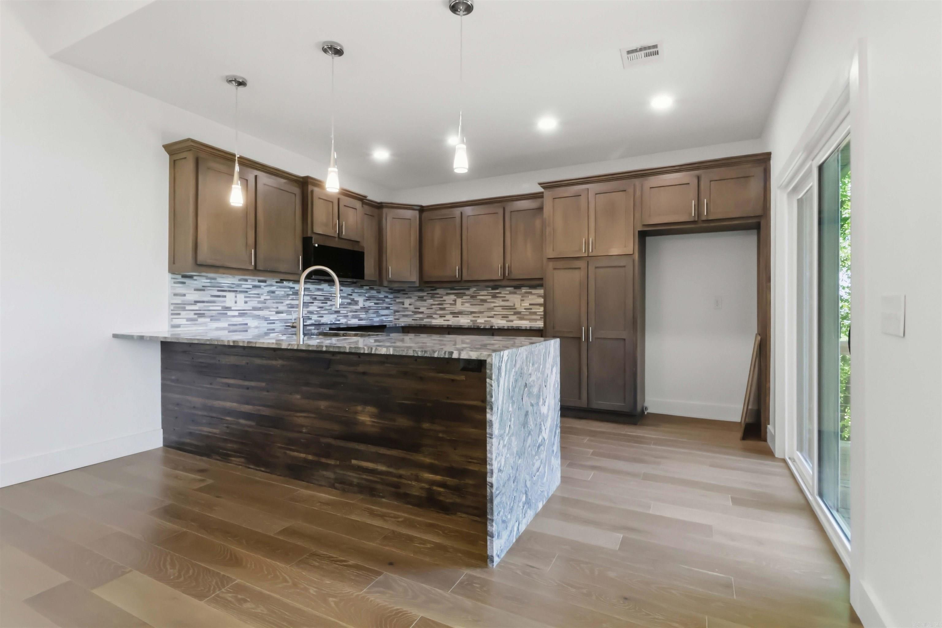 53 Chelmsworth Dr  Bella Vista, AR