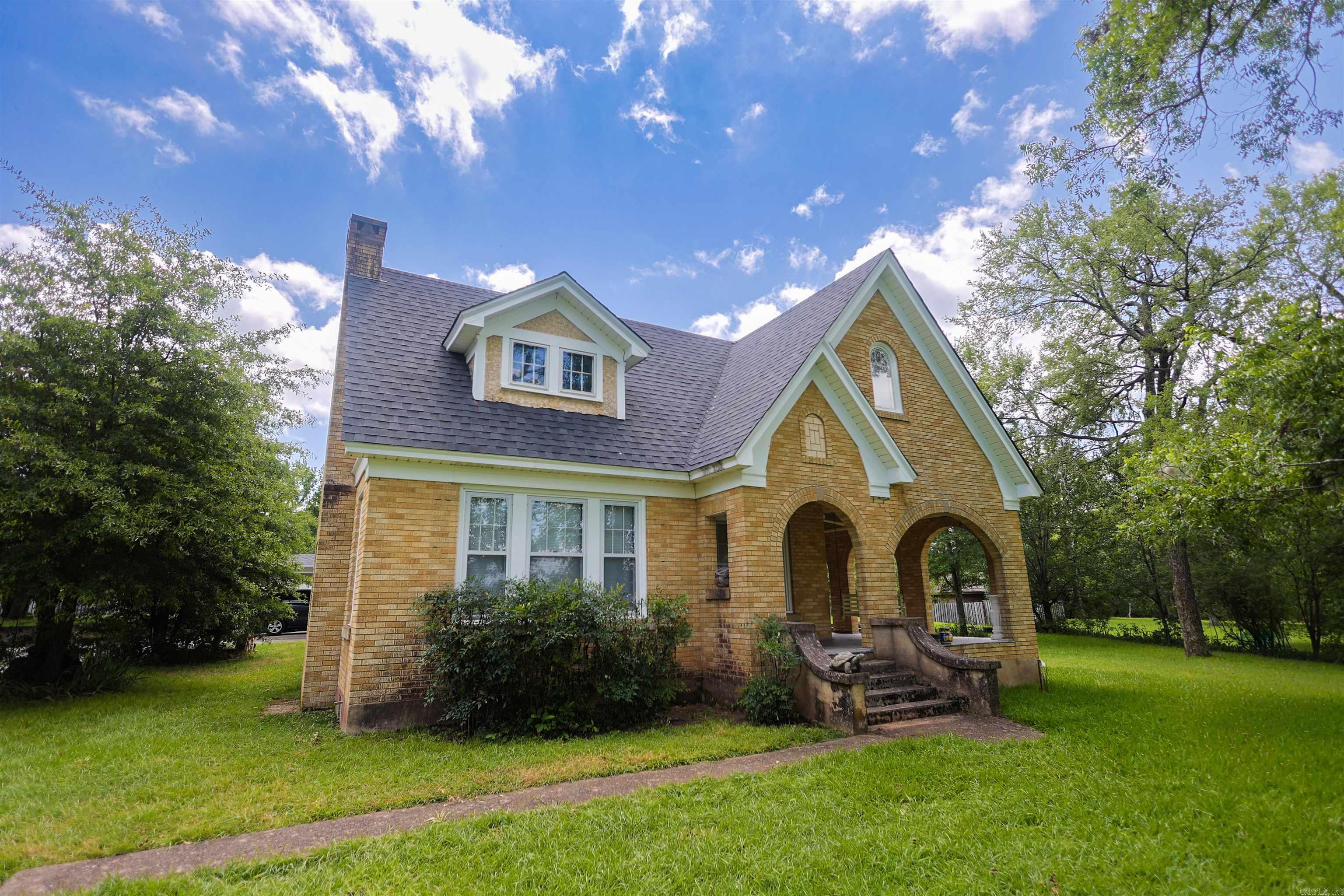 124 N Hill  Amity, AR