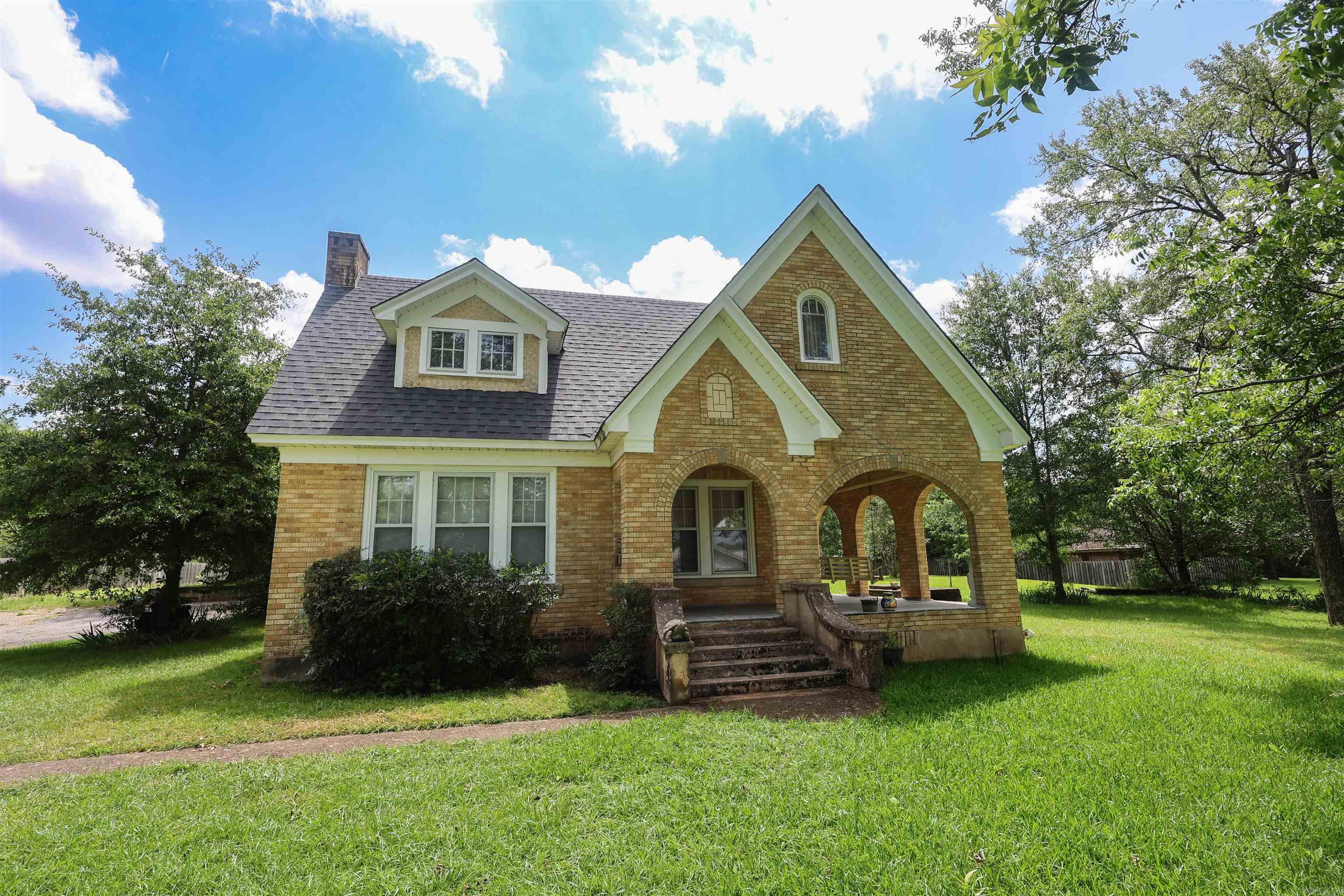 124 N Hill  Amity, AR