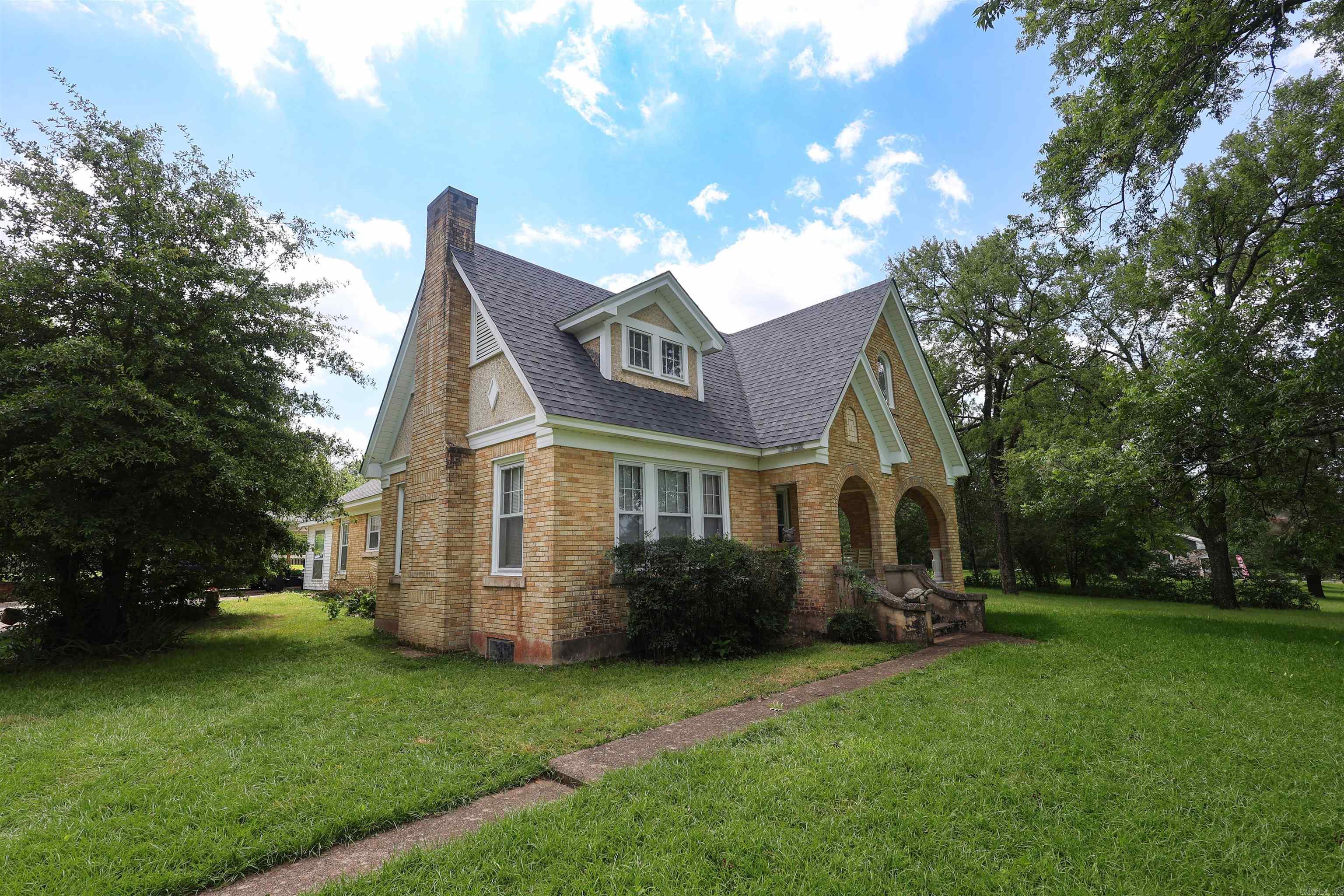 124 N Hill  Amity, AR