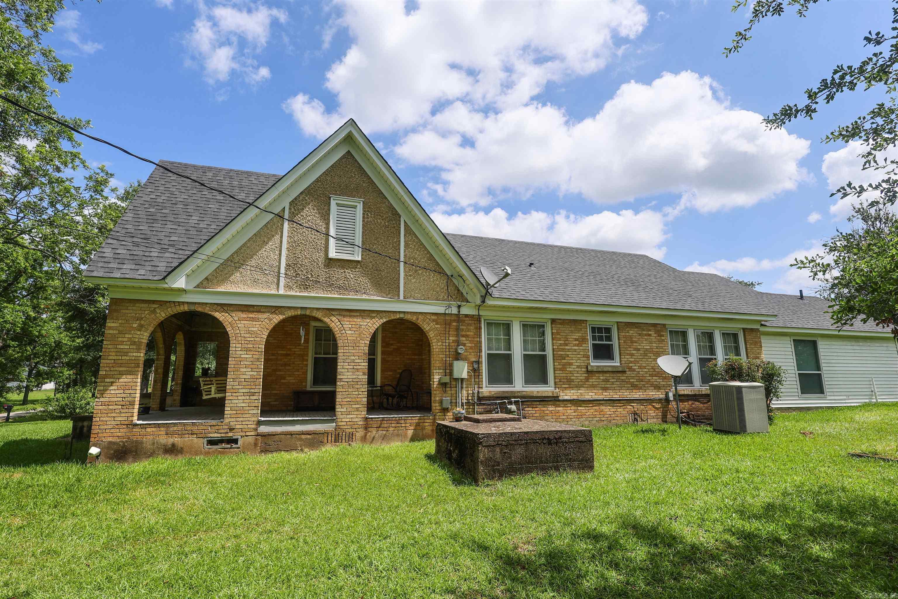 124 N Hill  Amity, AR