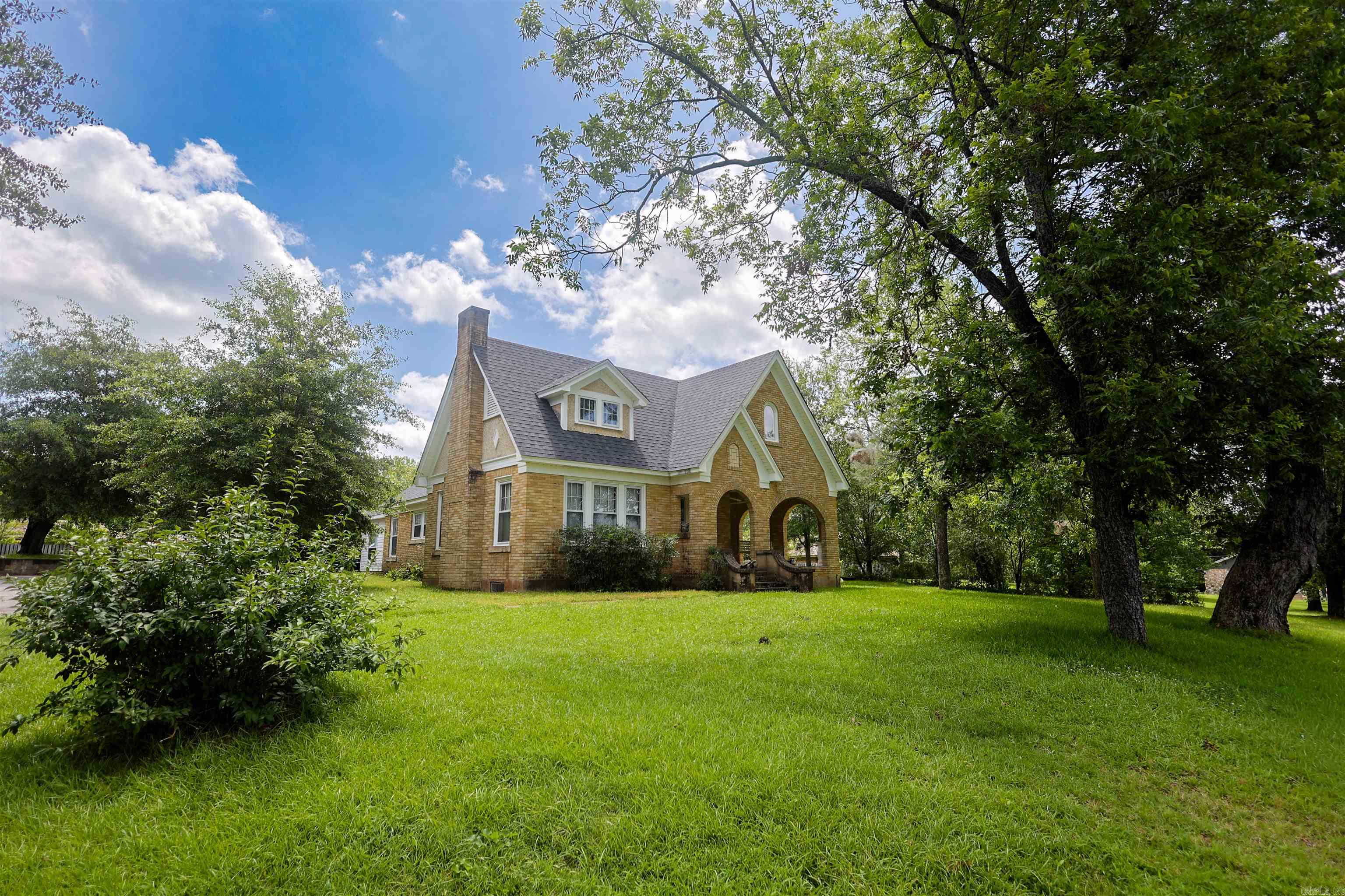 124 N Hill  Amity, AR