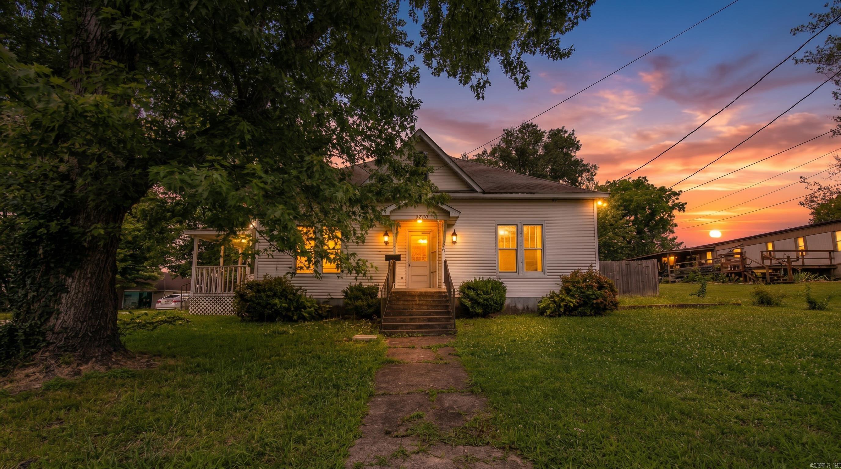 222 S 6th  Thayer, MO